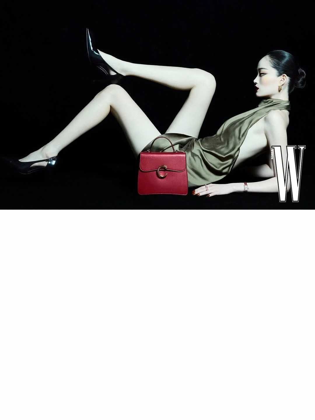 for @iamhyunjishin @wkorea @cartier merci merci merci ❤️! 

Fashion editor | 김민지&nbsp;@minji.kimlee
Photographer | 목정욱&nbsp;@mokjungwook
Model | 신현지&nbsp;@iamhyunjishin
Hair | 조은혜&nbsp;@eunhyer__
Makeup | 박란희&nbsp;#ranheemake