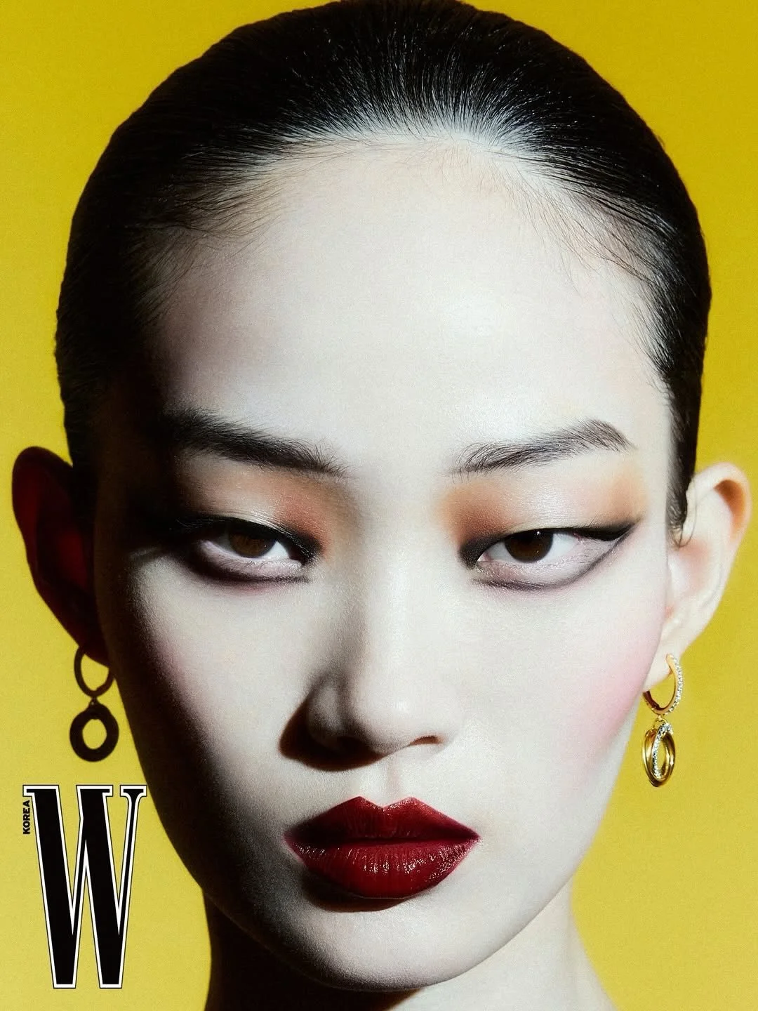 for&nbsp;@cartier&nbsp;@wkorea&nbsp;🖤🖤🖤

Fashion editor | 김민지&nbsp;@minji.kimlee
Photographer | 목정욱&nbsp;@mokjungwook
Model | 신현지&nbsp;@iamhyunjishin
Hair | 조은혜&nbsp;@eunhyer__
Makeup | 박란희&nbsp;#ranheemakeup&nbsp;assisted