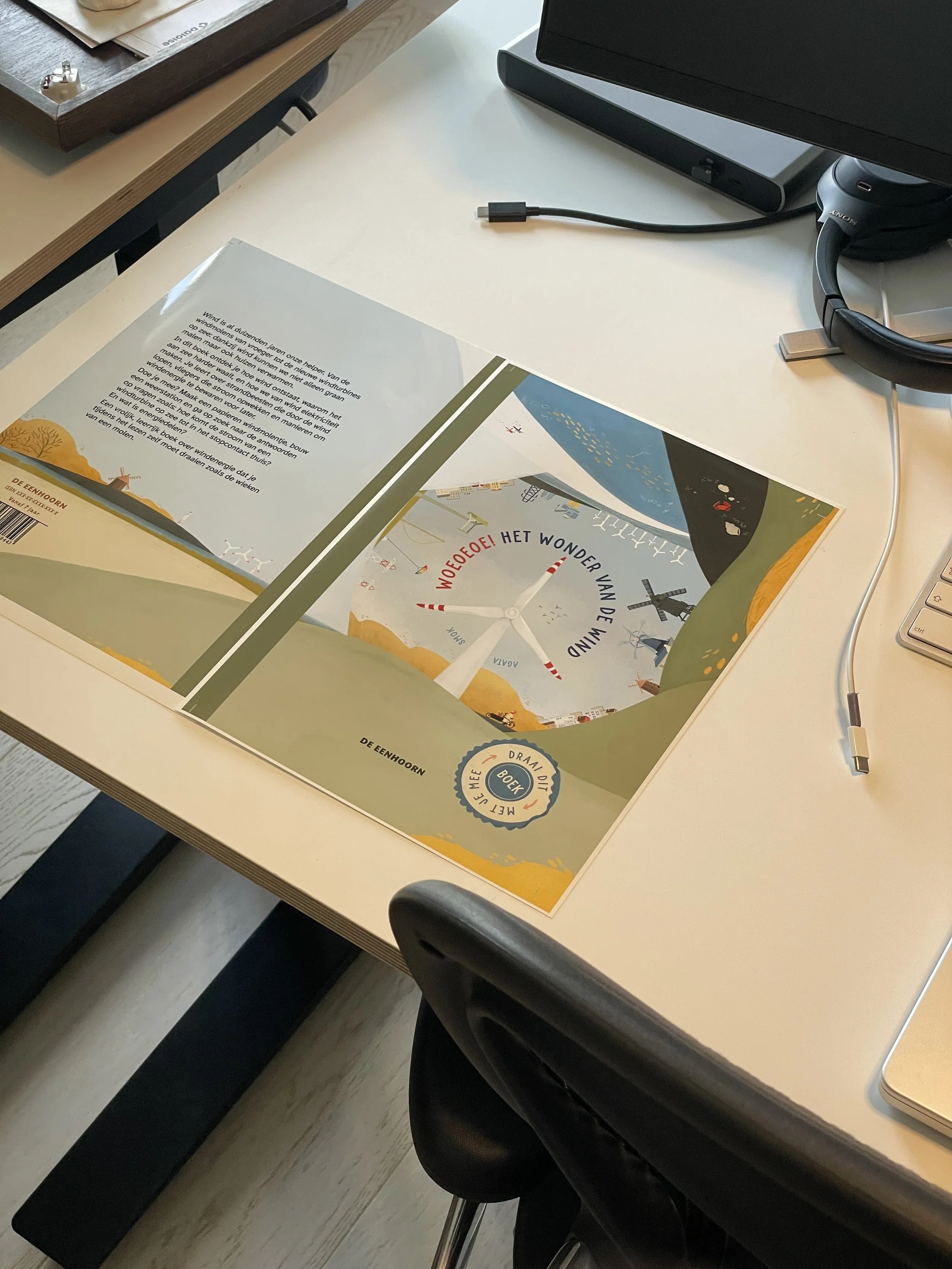 Woei! A book cover story (and a title story, and a train story)