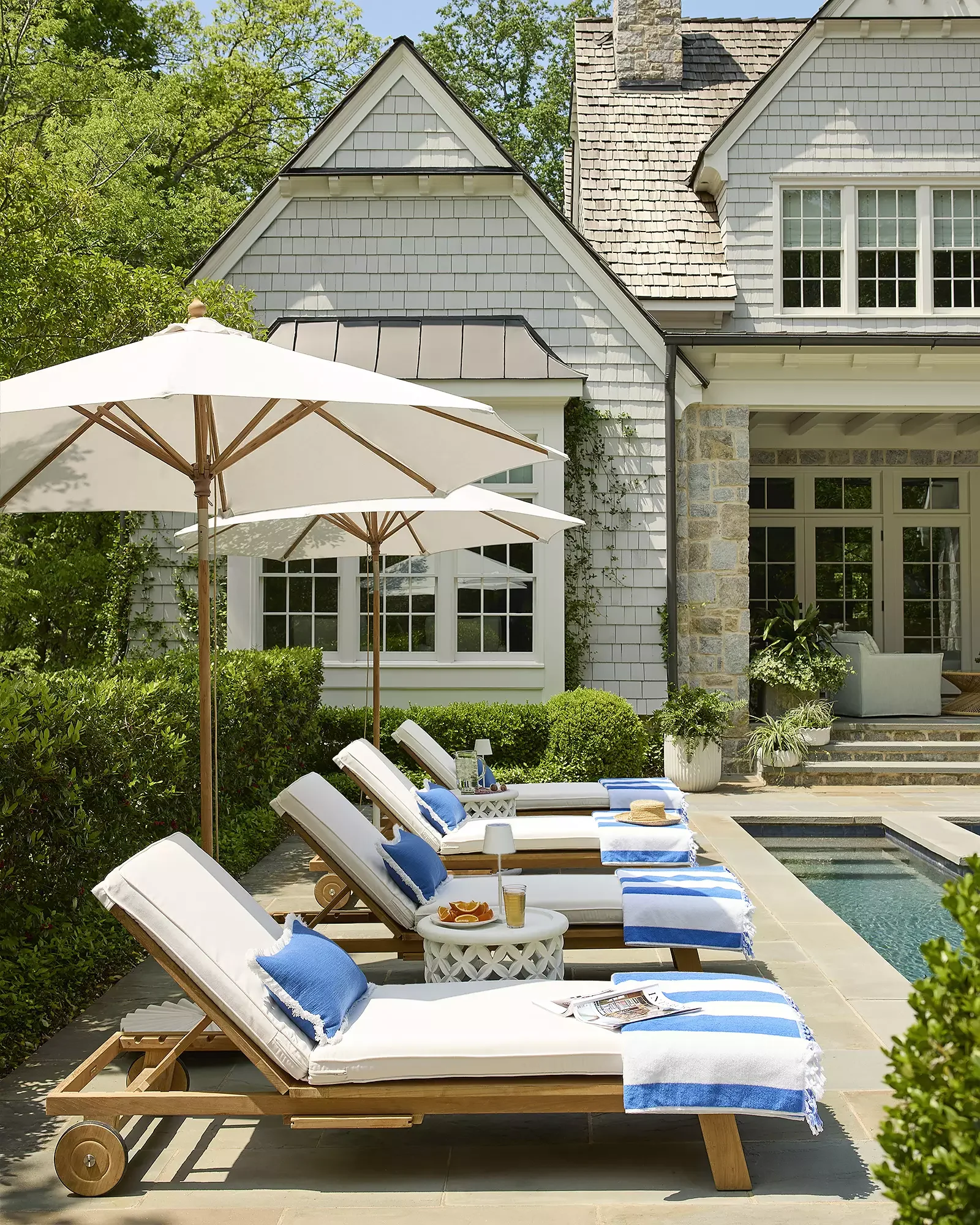Outdoor-Chaise-Loungers-Teak-Crosby-White-Market-Umbrella-brand-x1083_CV1_2.webp