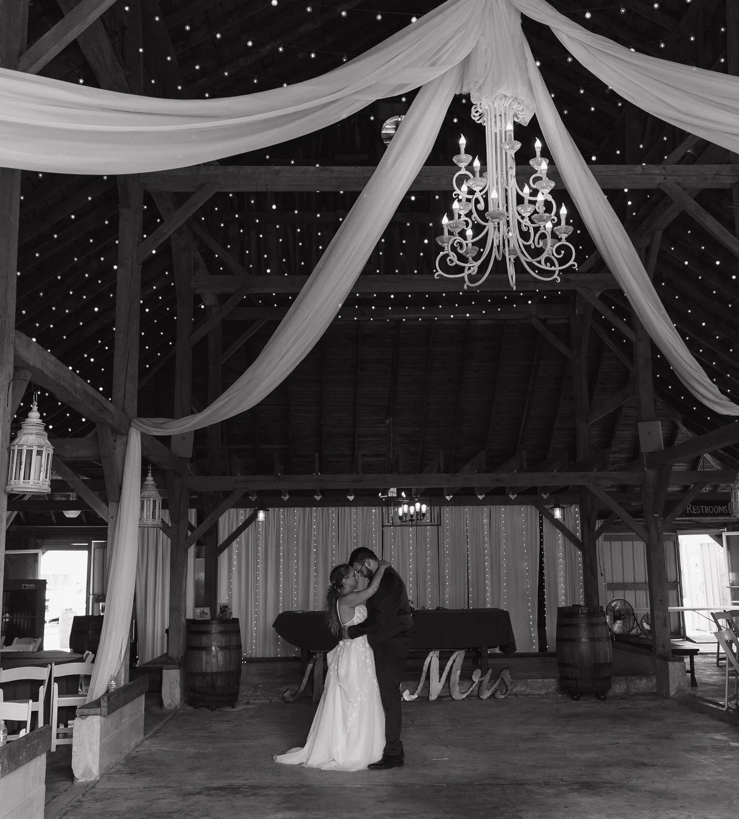 I am lovingggg private last dances - they are such a sweet way to end your wedding day 🥹