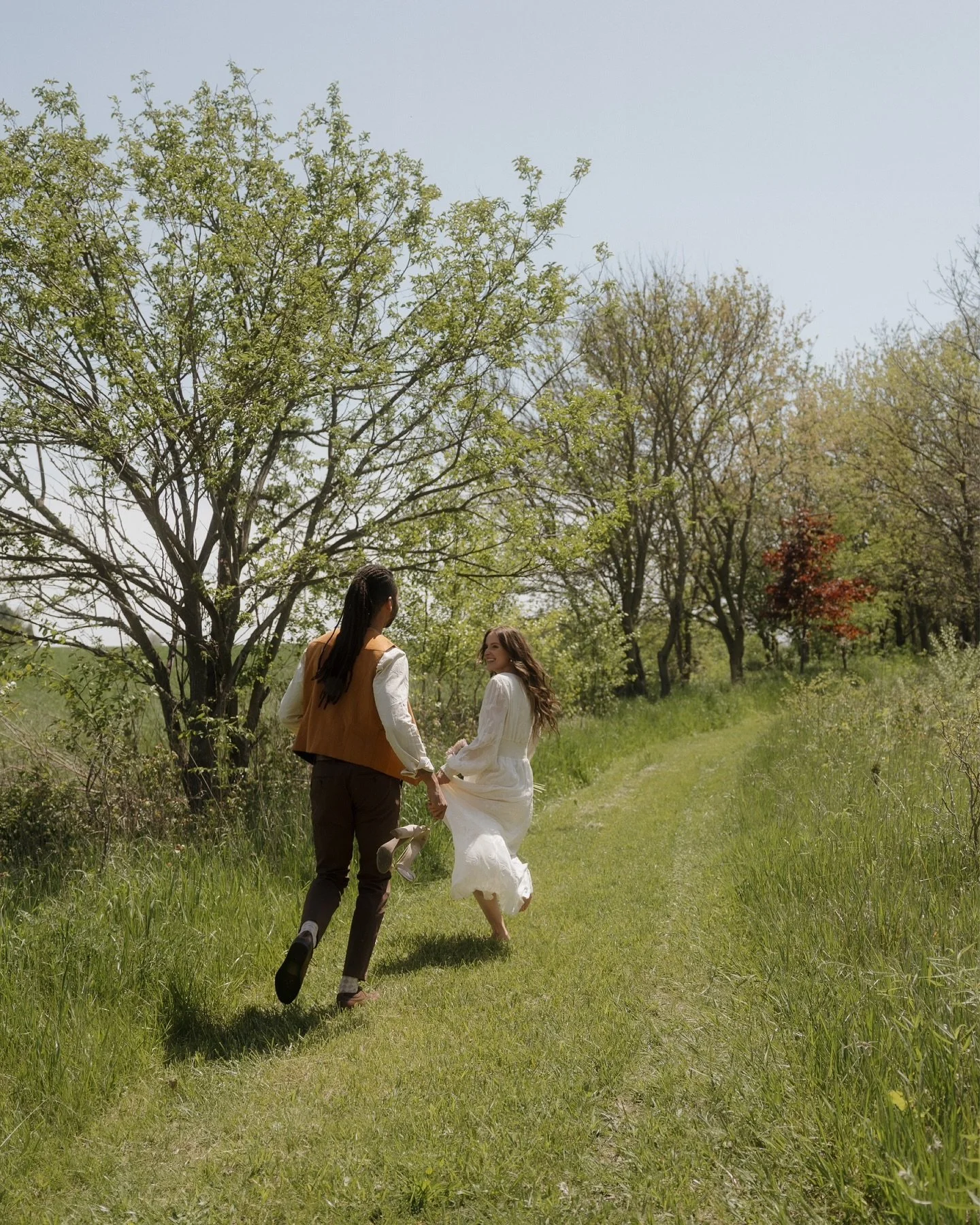 The dreamiest session with these two 🤍
.
.
.
. 
. 
hosts: @c.mullinsphotography @madisonbertsch.photography 
models: @dionandkay