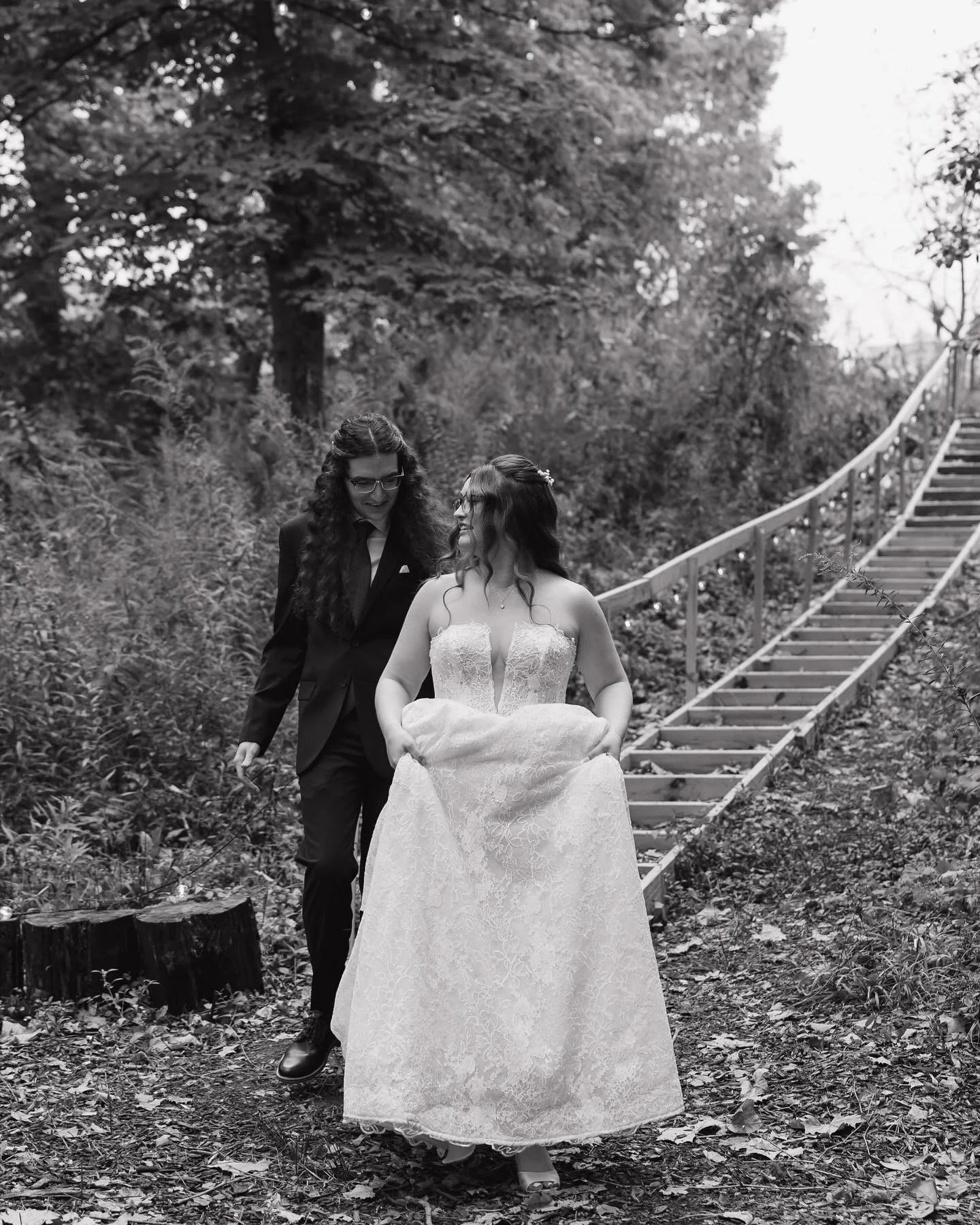 The prettiest backyard wedding 🍂🍁