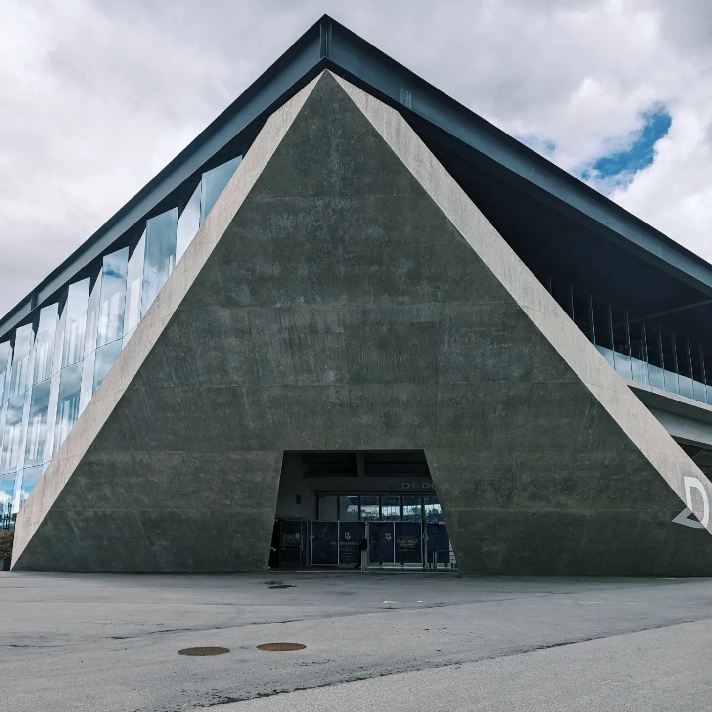 🏟️ Stade de la Tuili&eacute;re 

#FootballArchitecture #FootballCulture #FootballTourism #FootballPhotography #Lausanne #LausanneSport #TheChickenBaltiChronicles #TheBeautifulGame #Stade