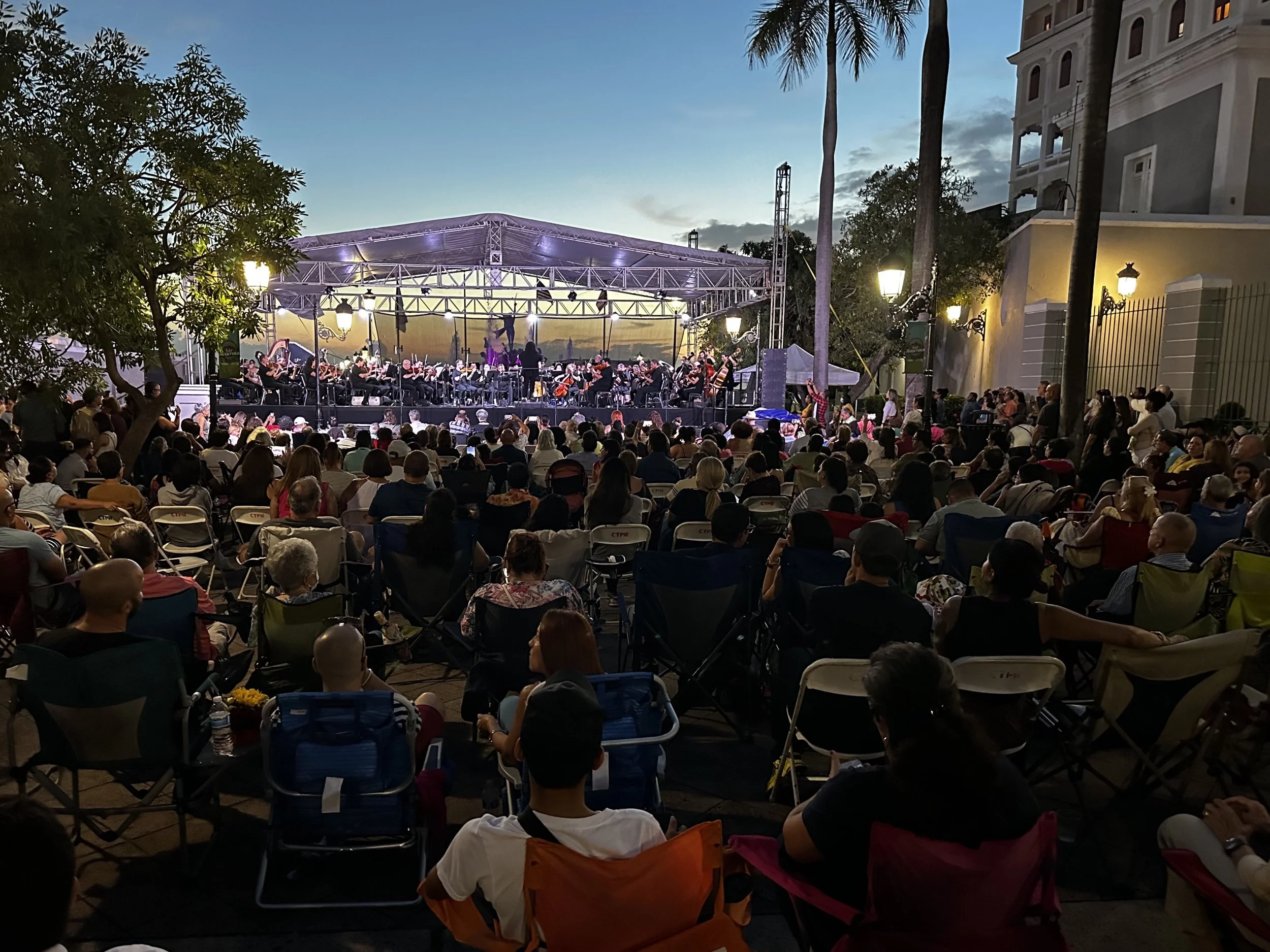 Orquesta Sinfónica presenta concierto con poesía para las madres