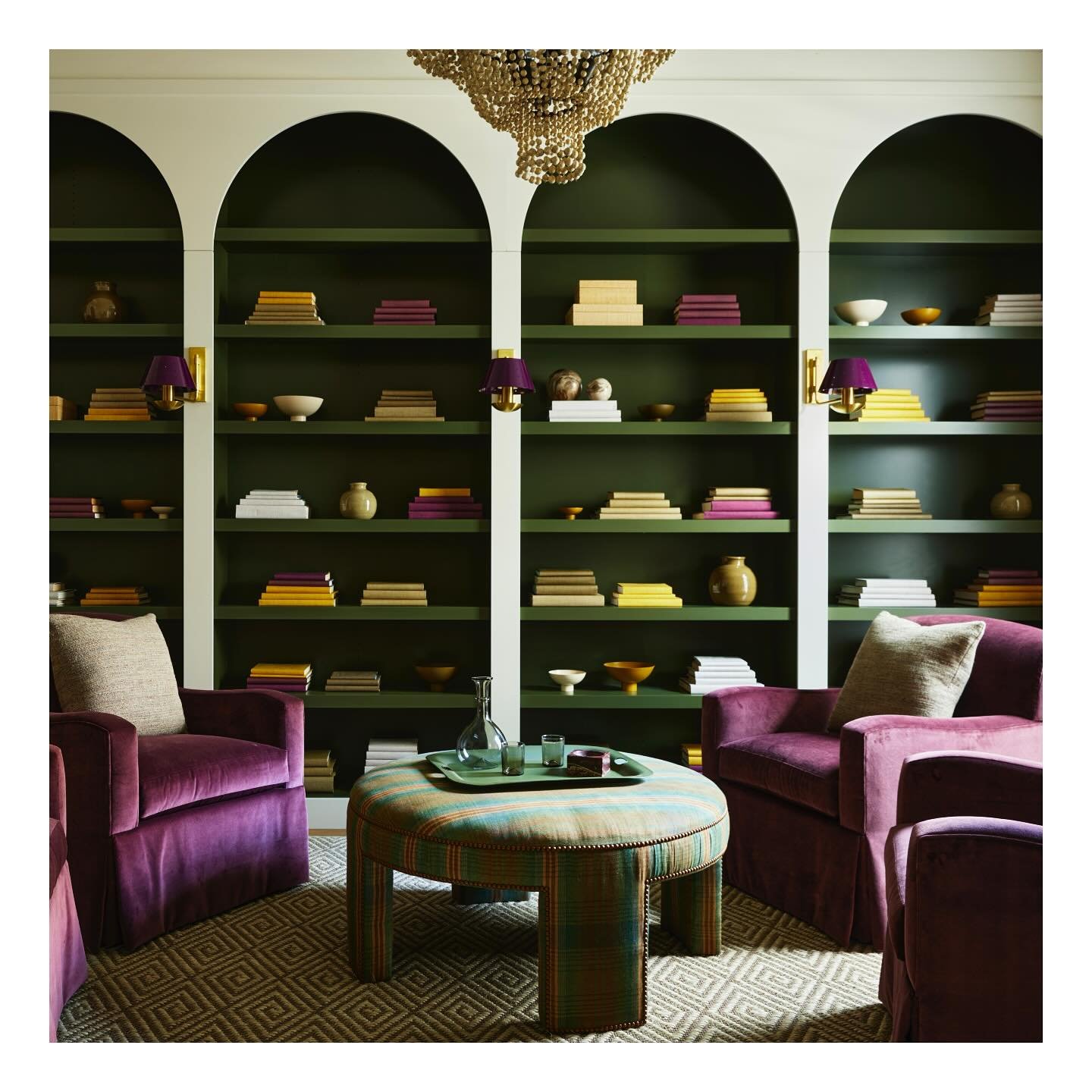 Every now and then, a day needs a little extra flair. @hudsoninteriordesigns 📸 @jaredkuziaphoto @thehollandcompanies #color #millwork #somedays #interiordesign  #homedecor #interiorstyling #interiordecor