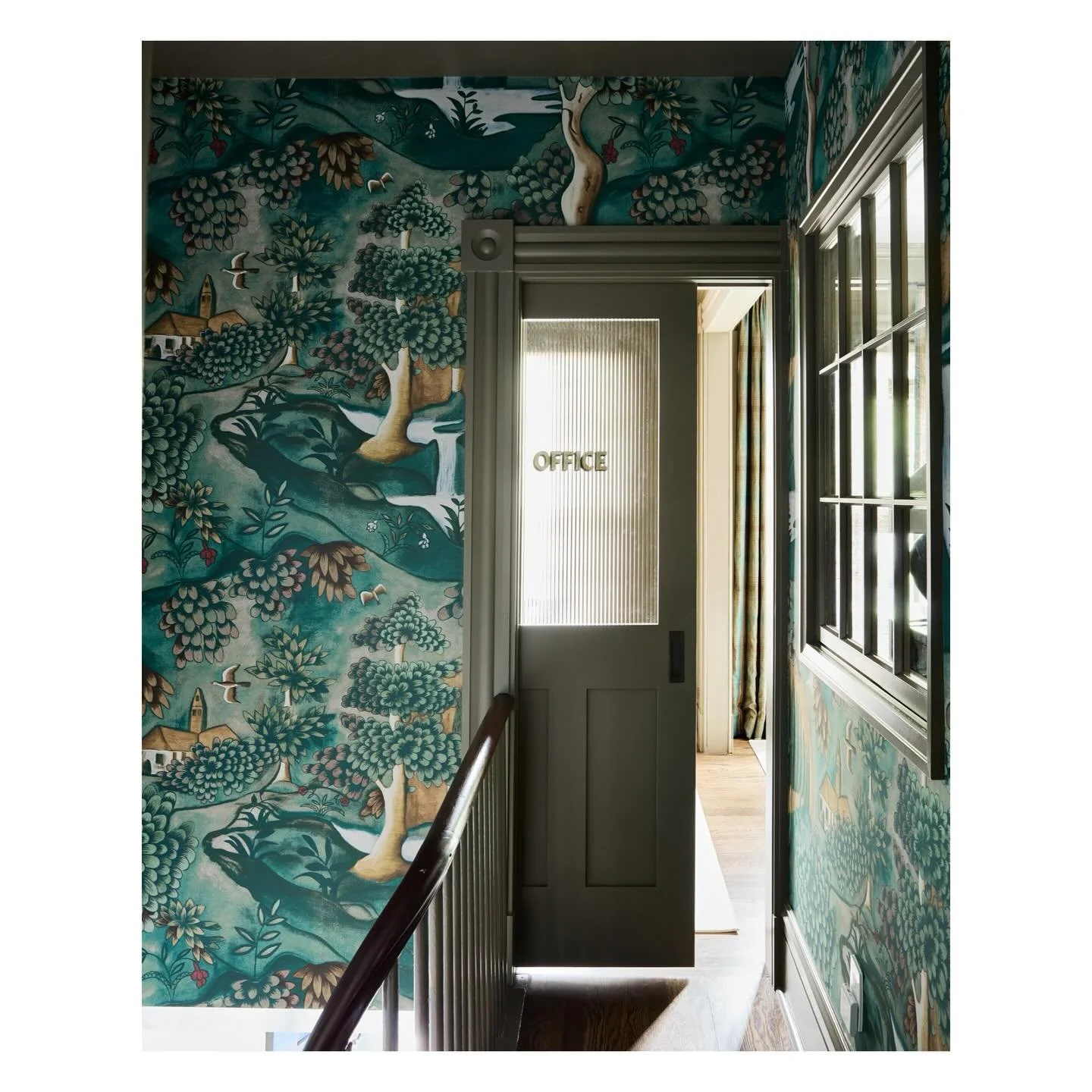 Back to the grind. @hudsoninteriordesigns 📸 @jaredkuziaphoto @zoffanyfw @needsignswillpaint @thehollandcompanies  #interiordesign #homedecor #interior #decor #homedesign #interiors #interiordecor #homeinspo #interiorstyling #interiorinspo