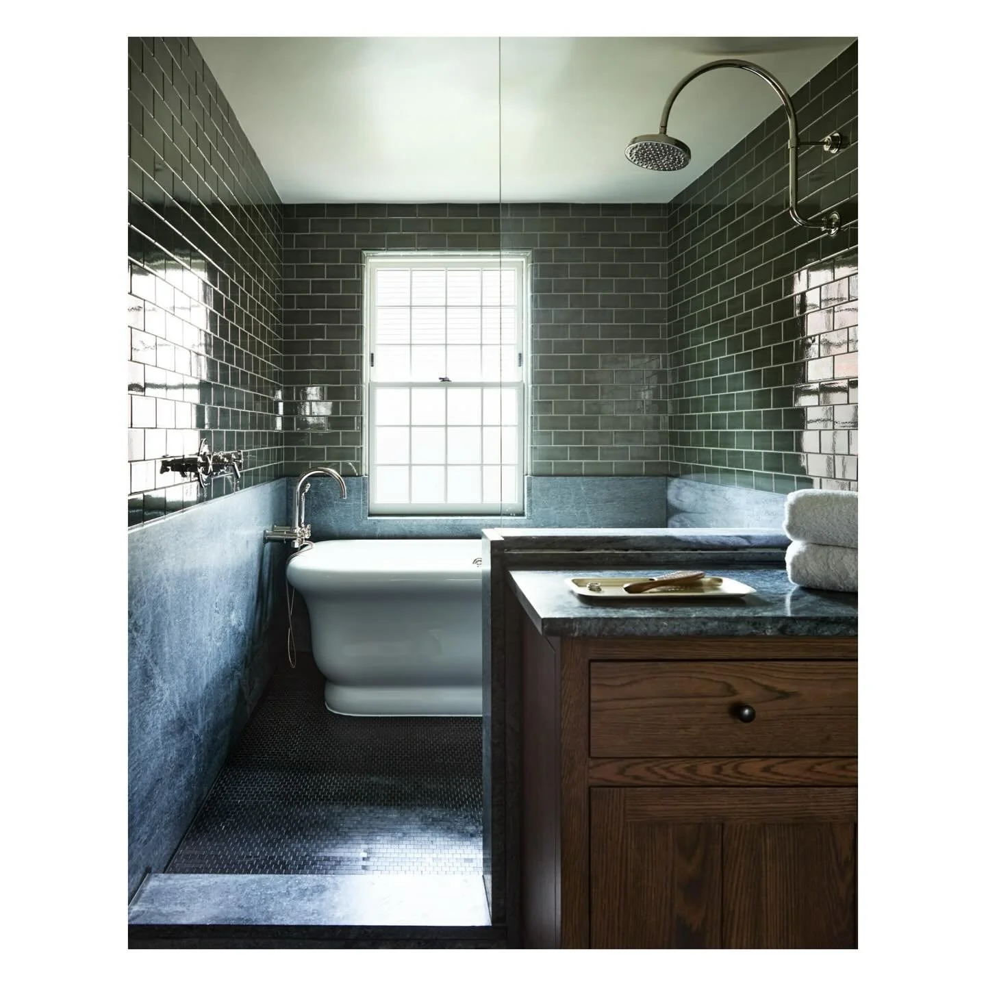 Better wash up kiddo! @hudsoninteriordesigns 📸 @jaredkuziaphoto #bathroomgoals #interiors #bathroom #designinspo