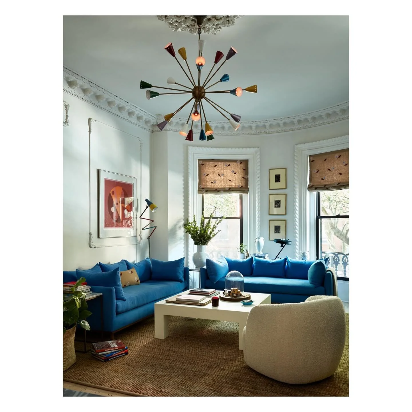 Here comes the sun. @hudsoninteriordesigns 📸 @jaredkuziaphoto