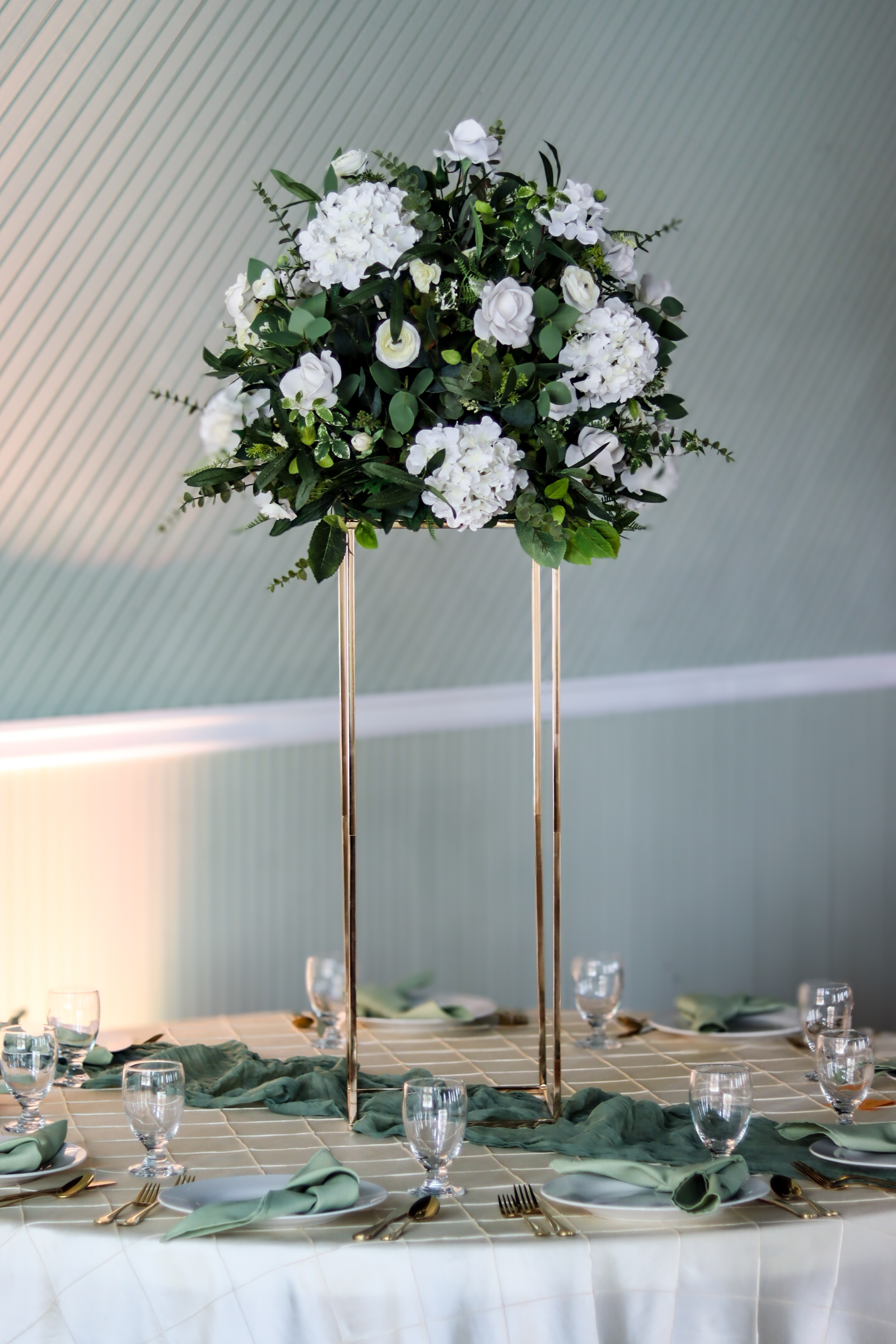 Ellen Column Arrangement