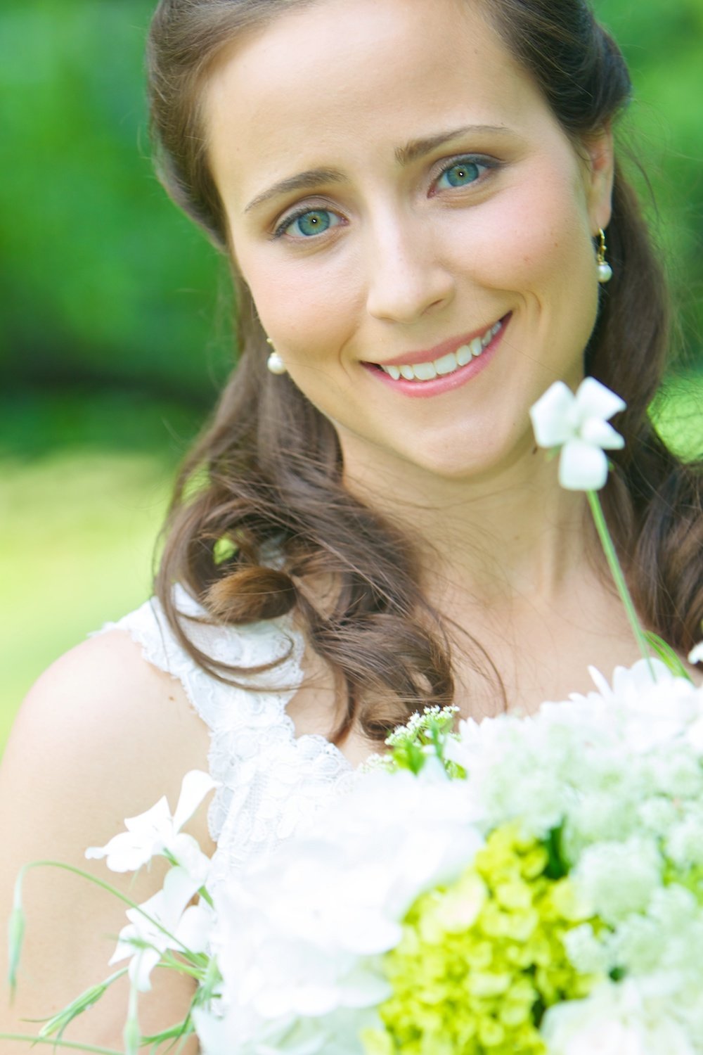 beautiful-bride-flowers.jpg