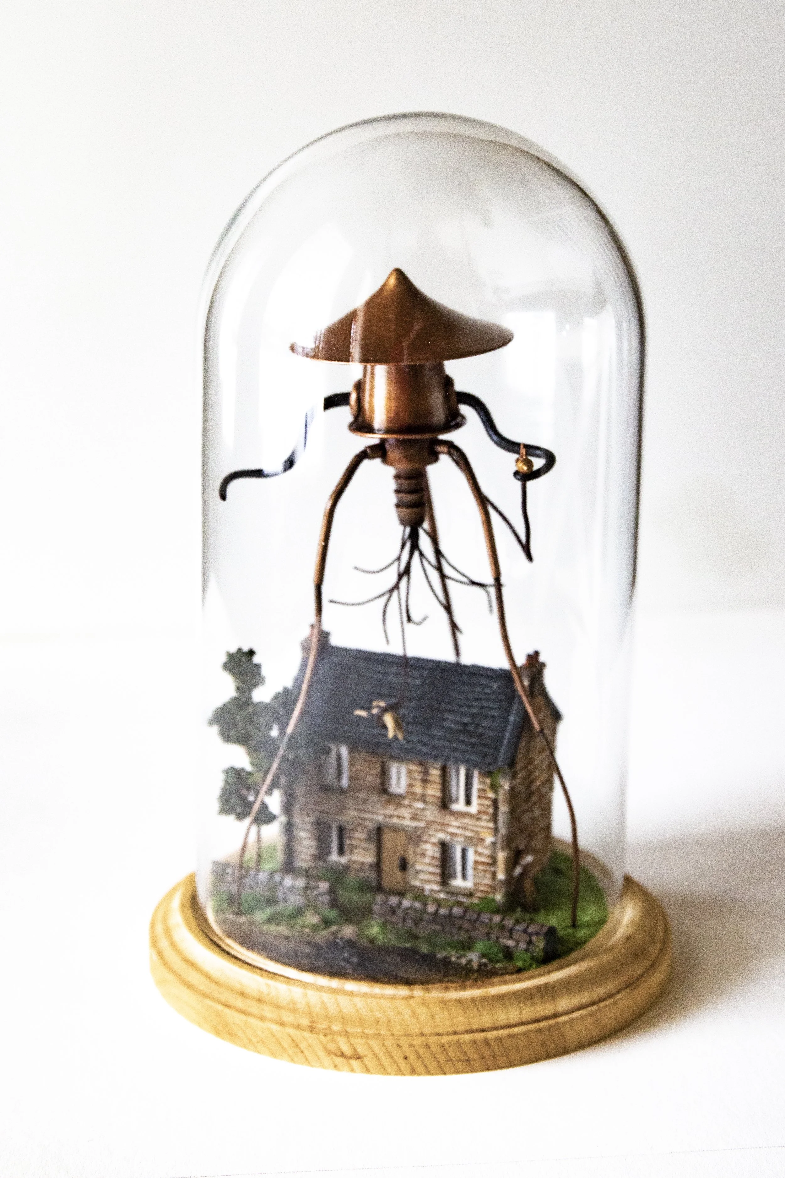 Miniature in a dome, sci-fi Martian tripod attacking the English countryside