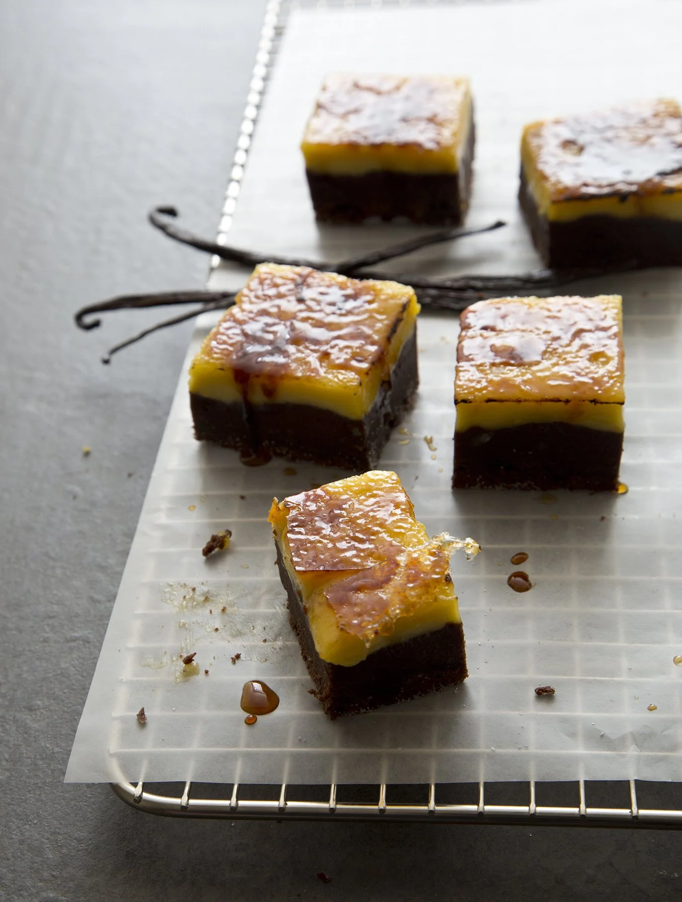 Creme brulee brownies, with a bottom layer of dark chocolate, and a top layer of vanilla custard, with caramelized sugar crust, and vanilla pods