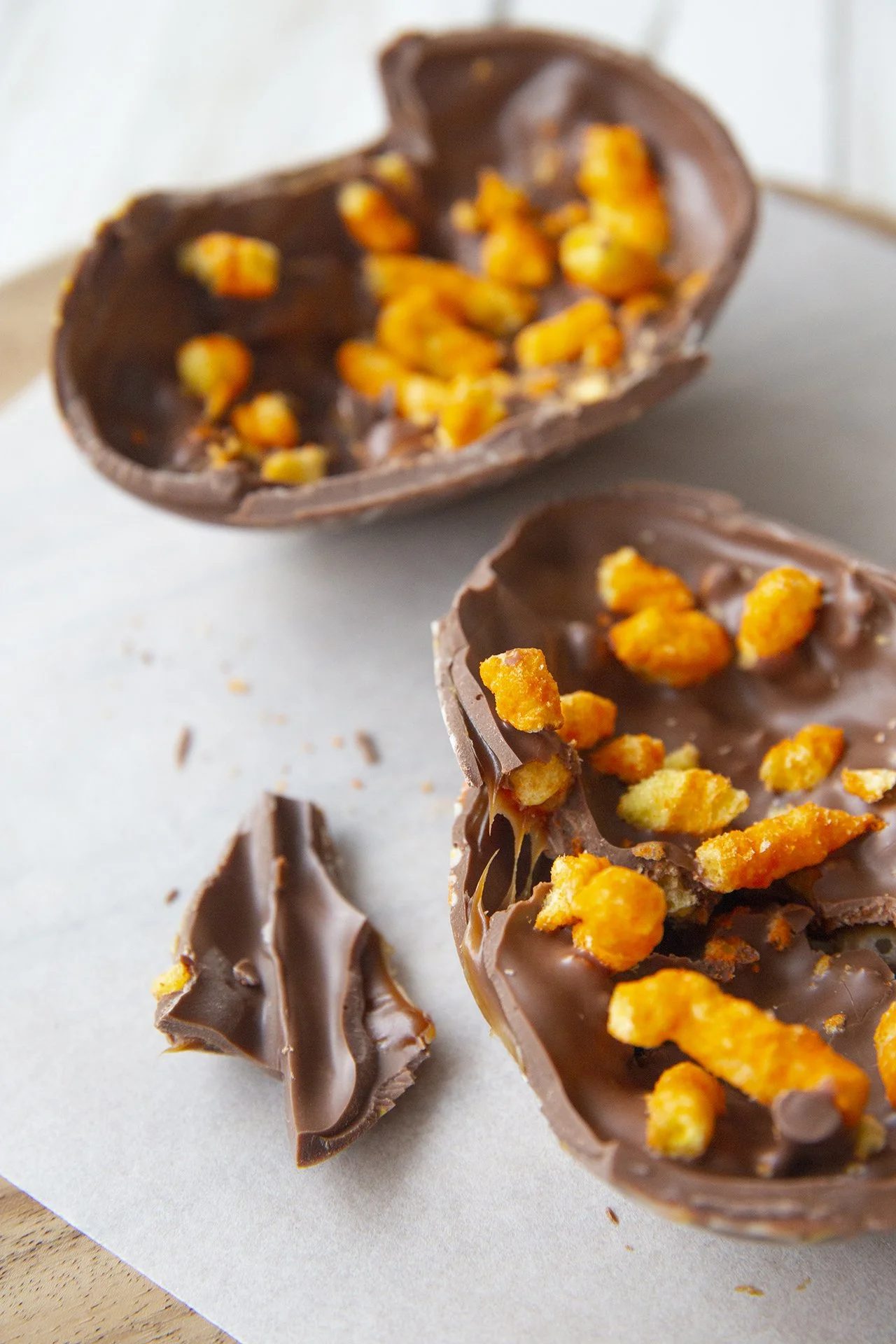 Easter surprise chocolate egg, with caramel and crunchy chips inside
