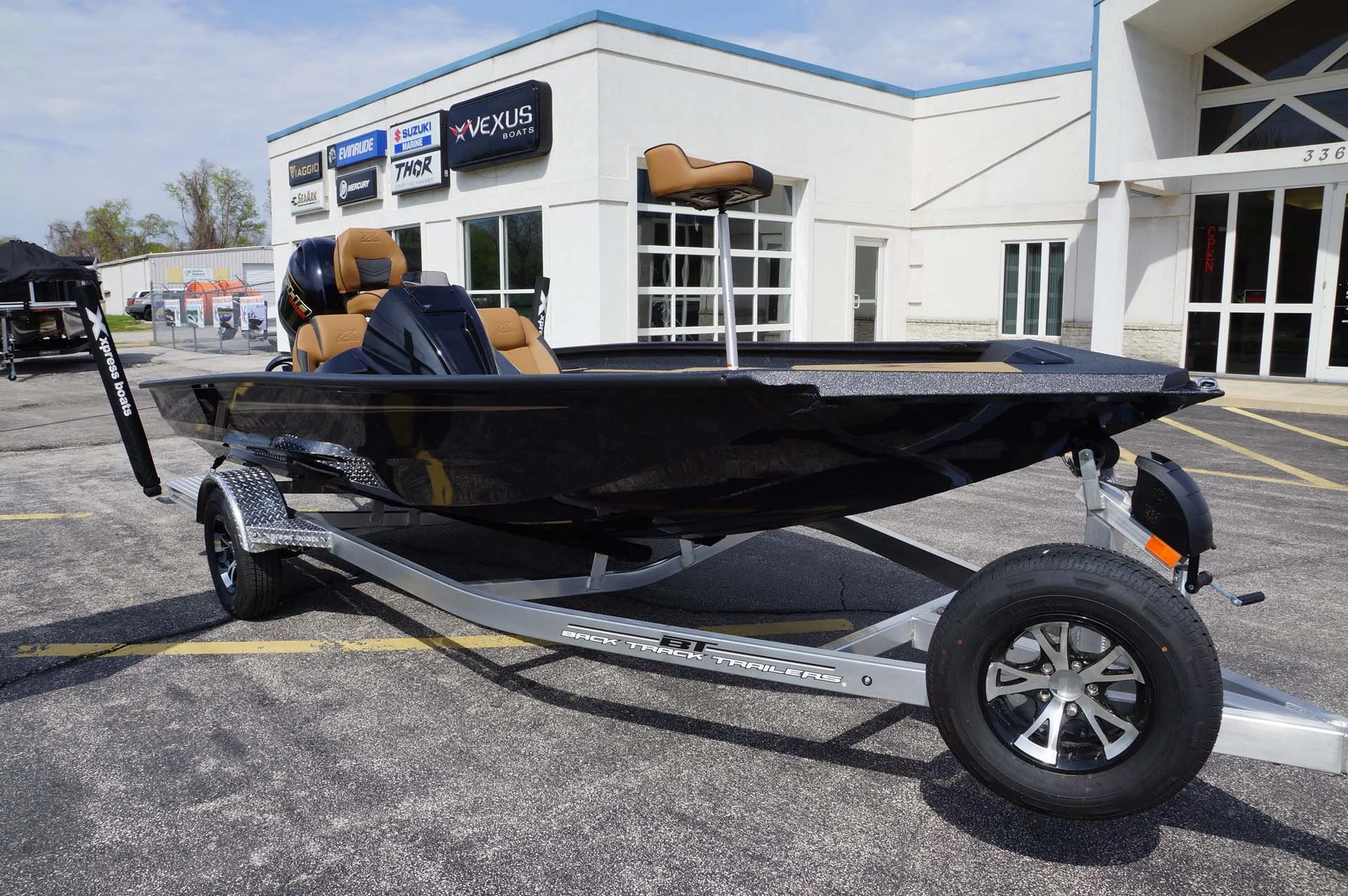 2026-Xpress H17-Charcoal-Cappuccino-3.jpg