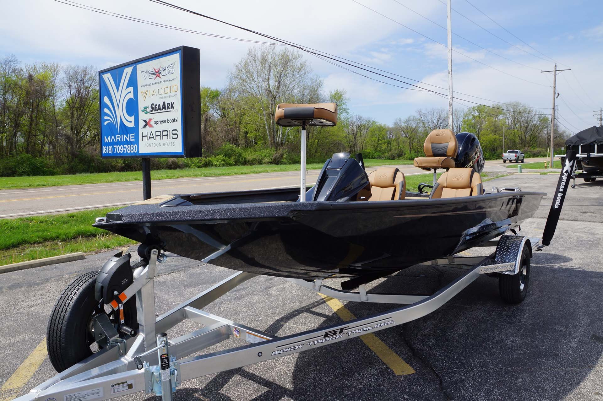 2026-Xpress H17-Charcoal-Cappuccino-2.jpg