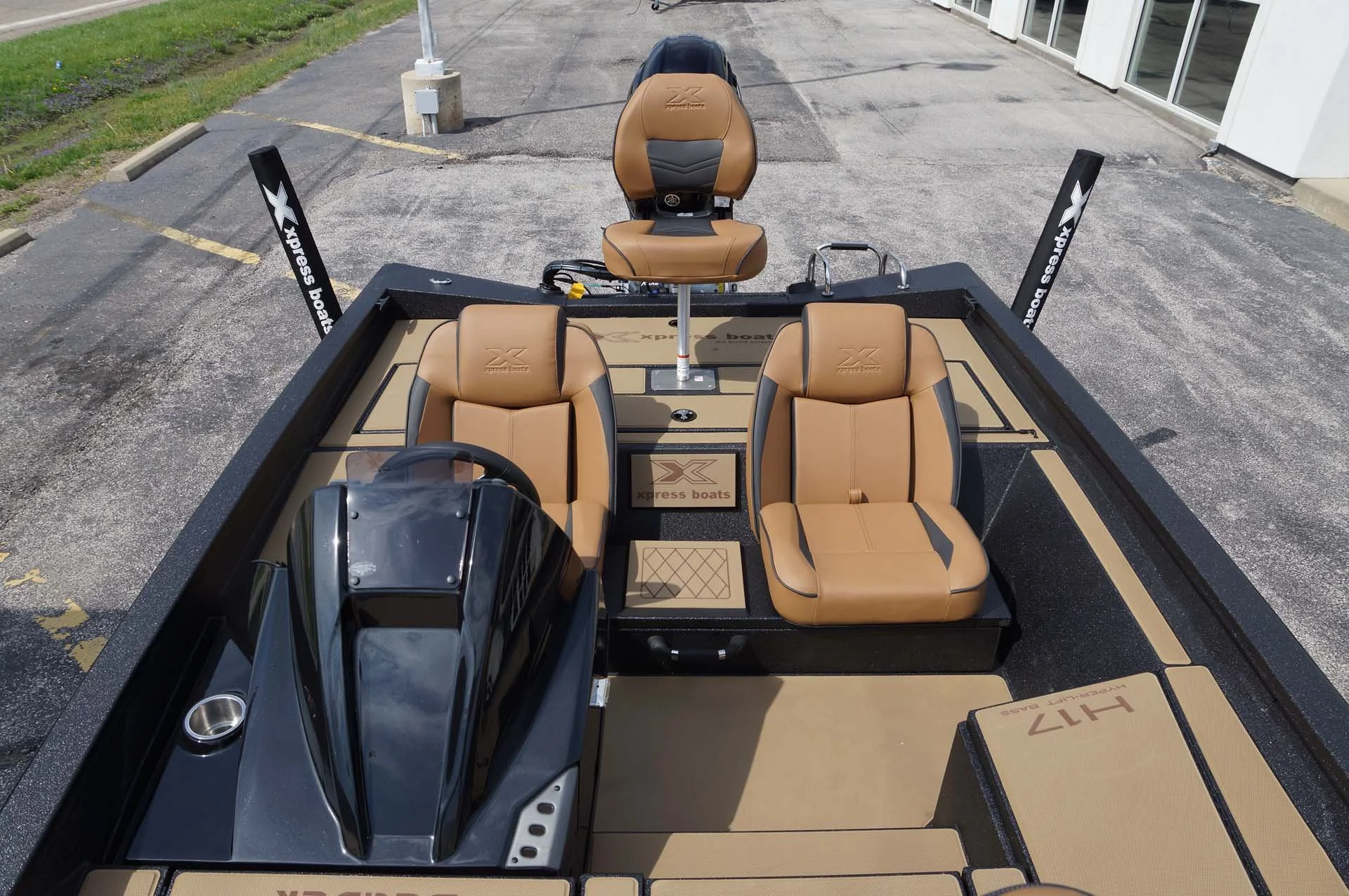 2026-Xpress H17-Charcoal-Cappuccino-6.jpg