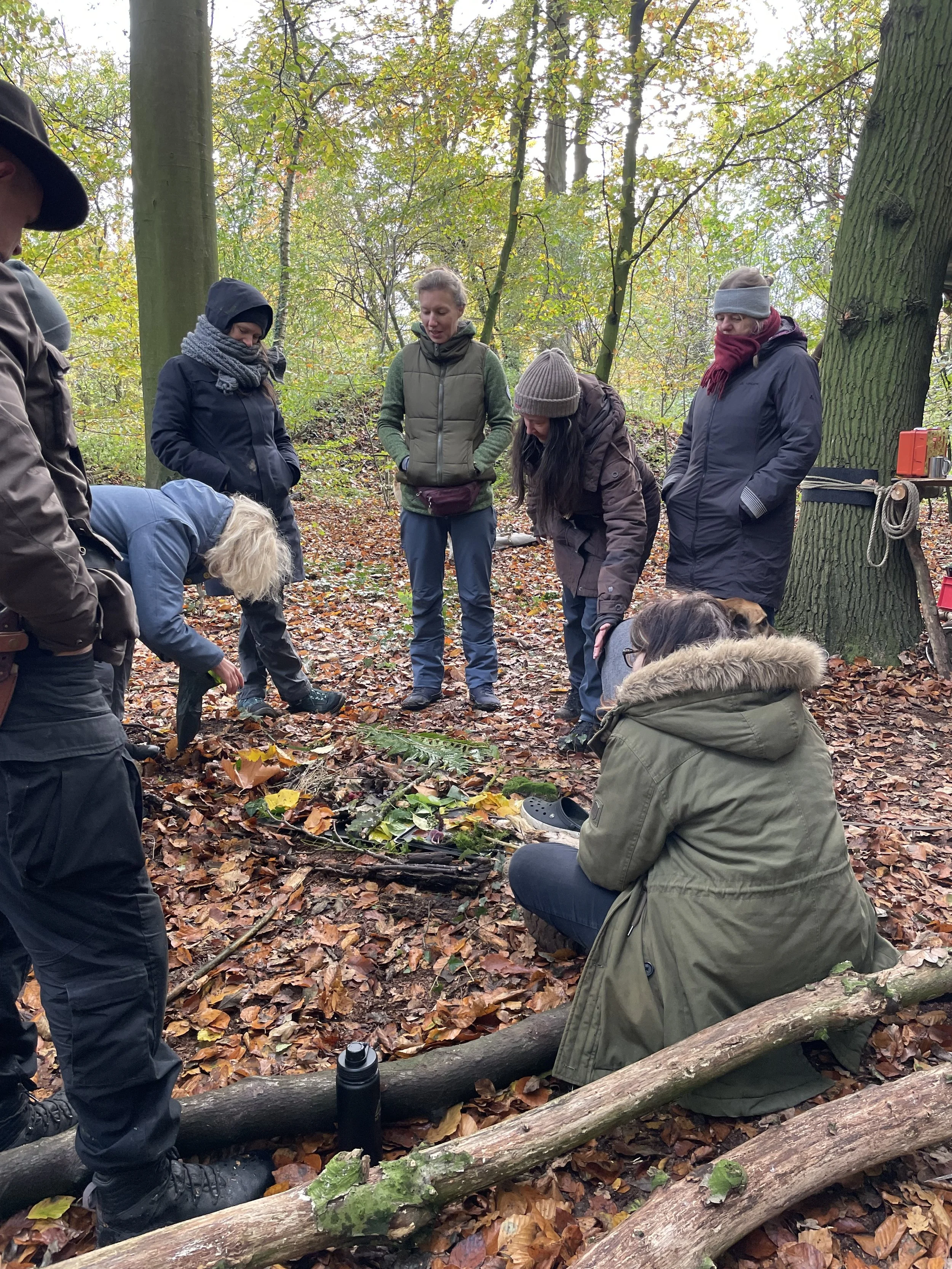 Zeichnen, Malen, Kunst in Syke im Wald, Malen in der Natur in Syke, Kunstwerke glücklicher Teilnehmer