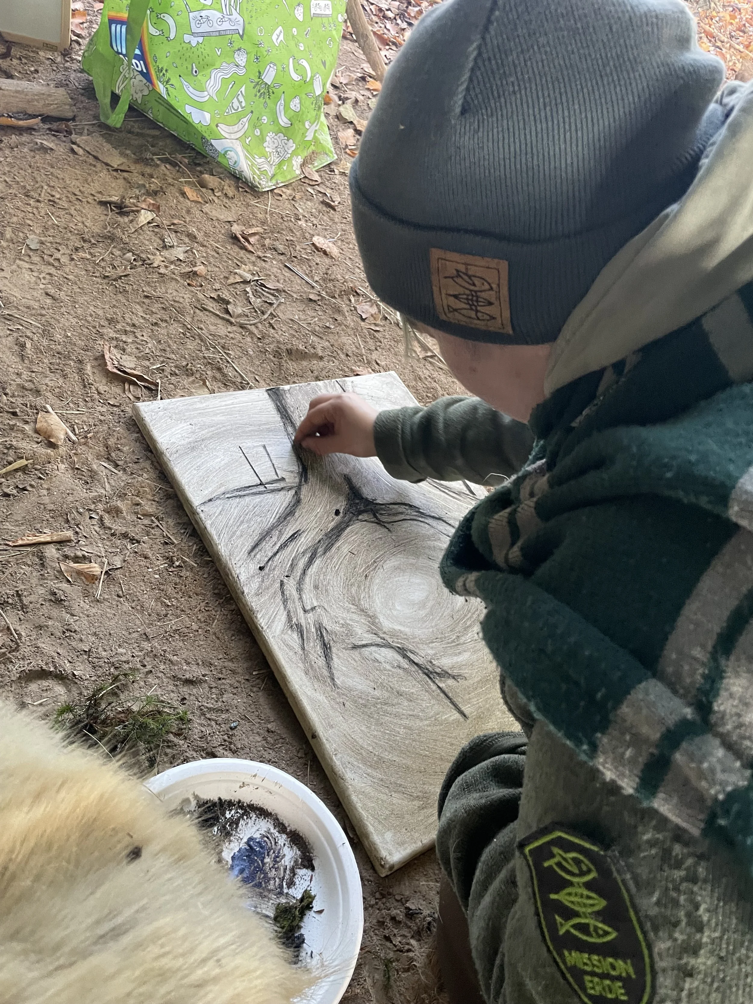 Zeichnen, Malen, Kunst in Syke im Wald, Malen in der Natur in Syke, Kunstwerke glücklicher Teilnehmer