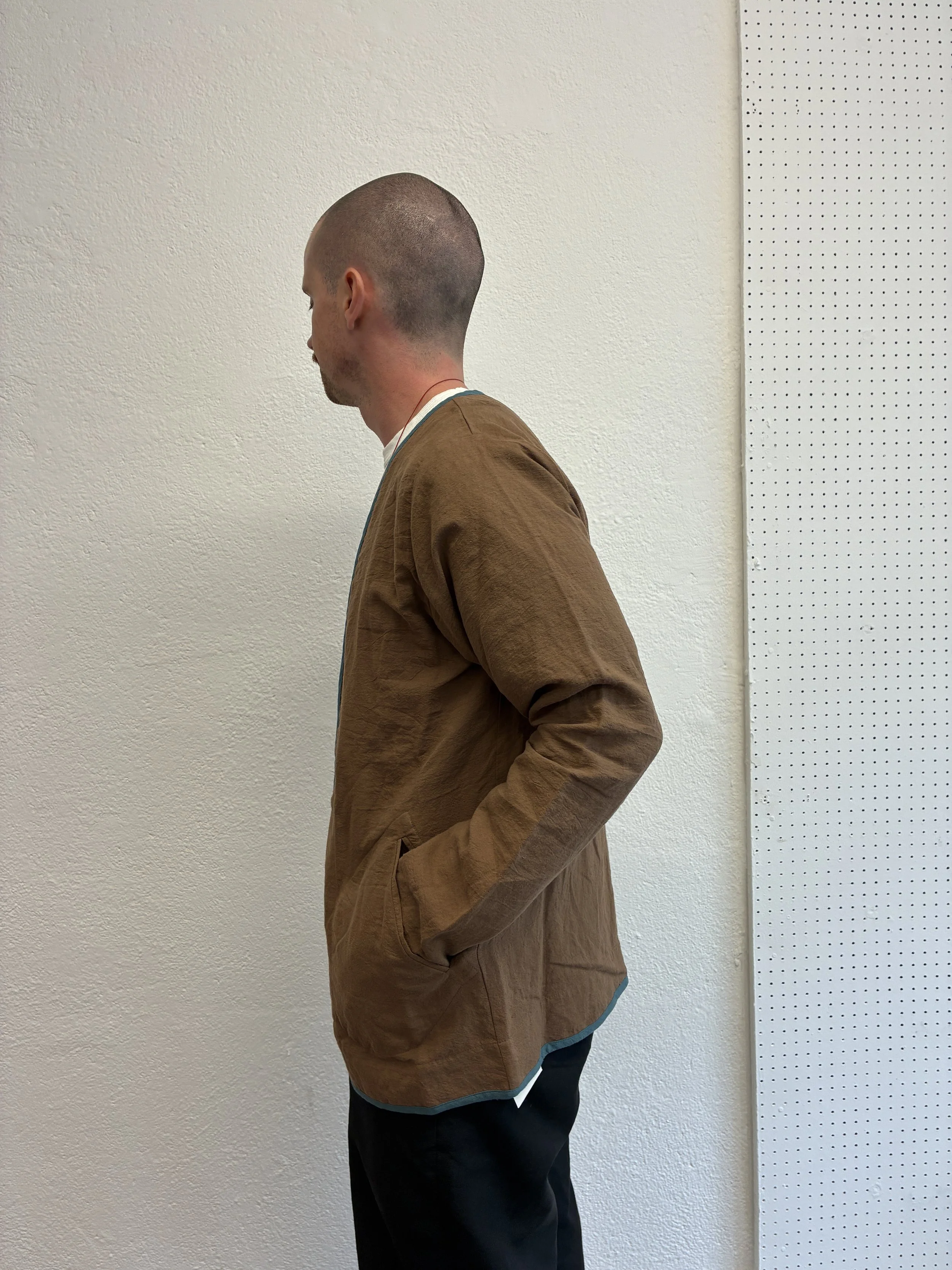 Side of Man wearing Brown Teal Frank Leder Linen Cotton Jacket