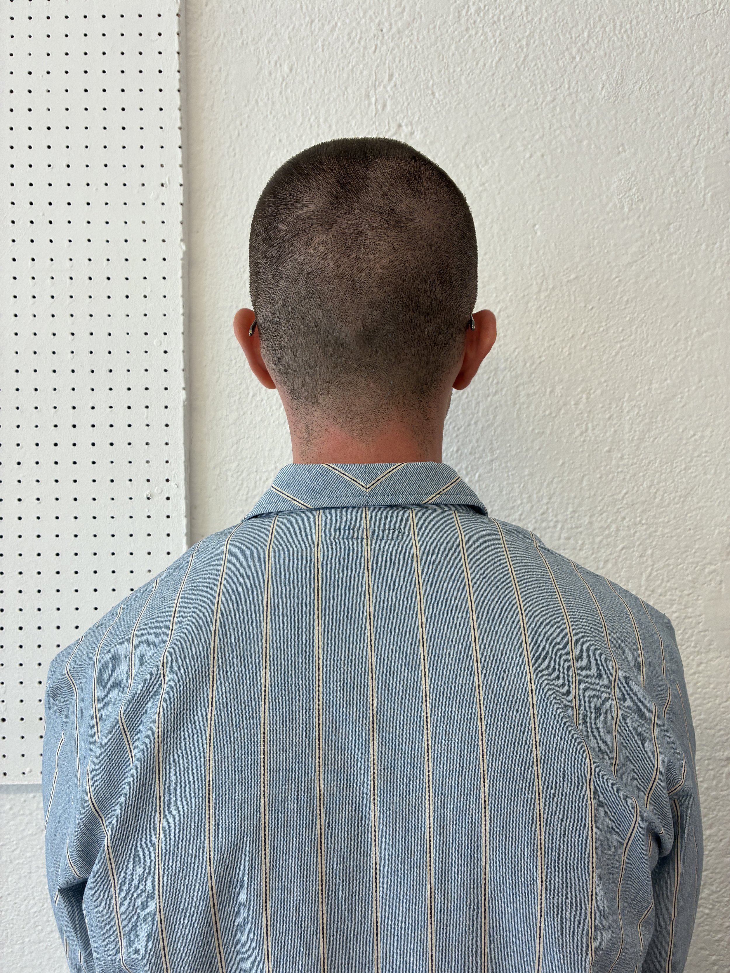 Closeup of back collar of Man wearing Frank Leder Blue Stripe Japanese Cotton Shirt
