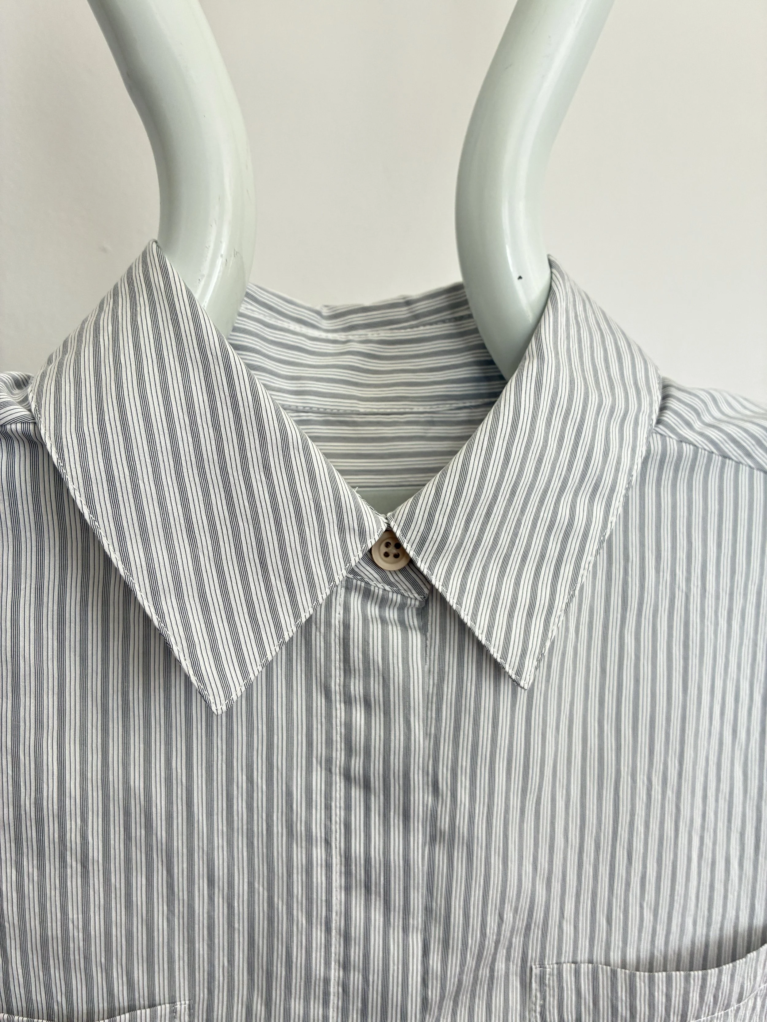 Closeup of collar of 1st PAT-RN Woman Modula Shirt in Fine Stripes on mannequin
