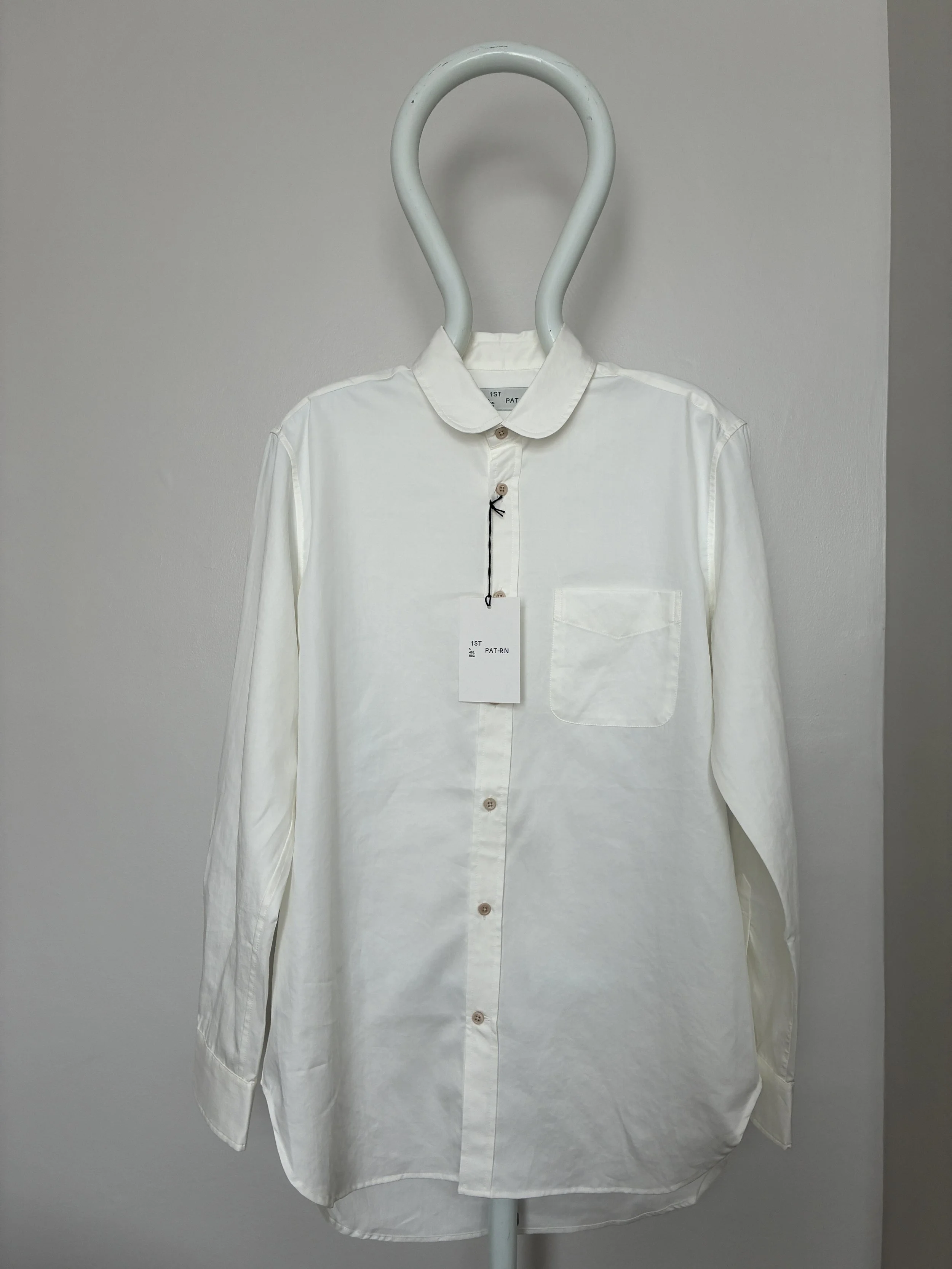 White 1st PAT-RN Boston Shirt on mannequin