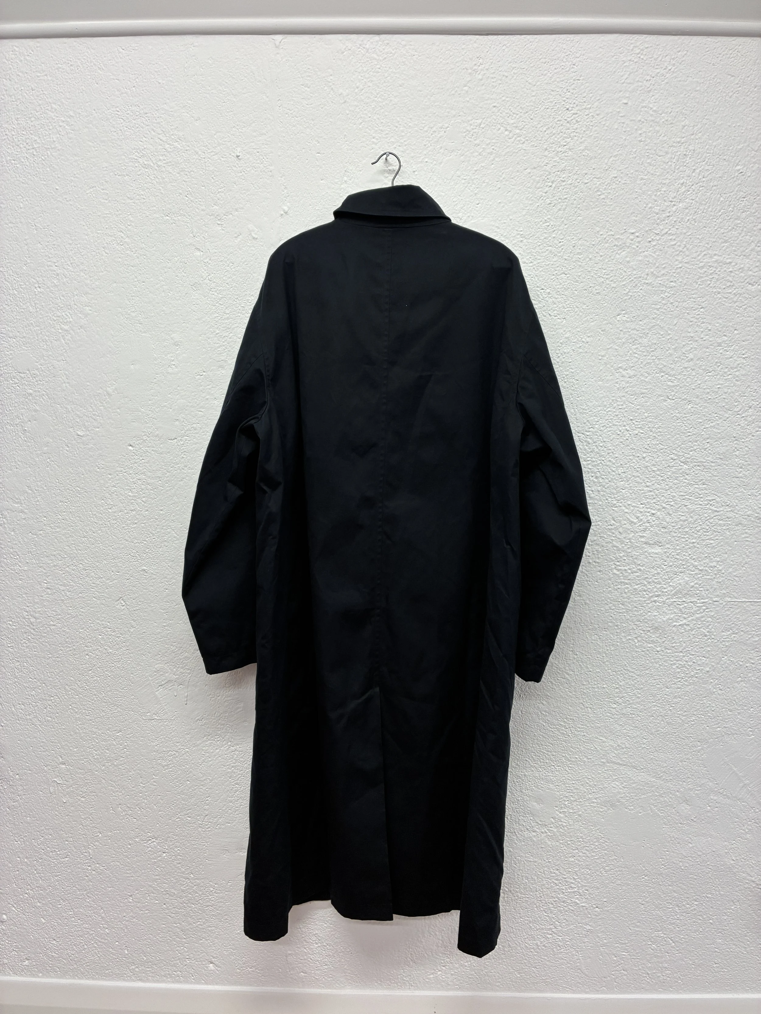 Back of Navy De Dam Foundation Cotton Gabardine Trench Coat on hanger
