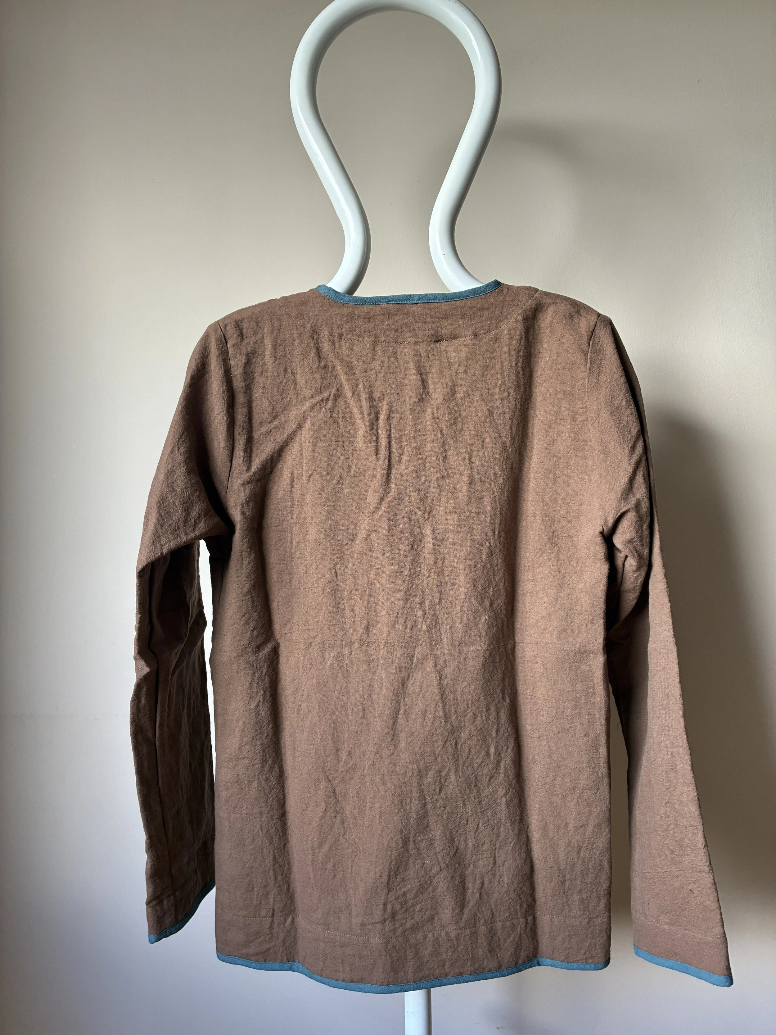 Back of Frank Leder Linen Cotton Brown Teal Jacket on mannequin
