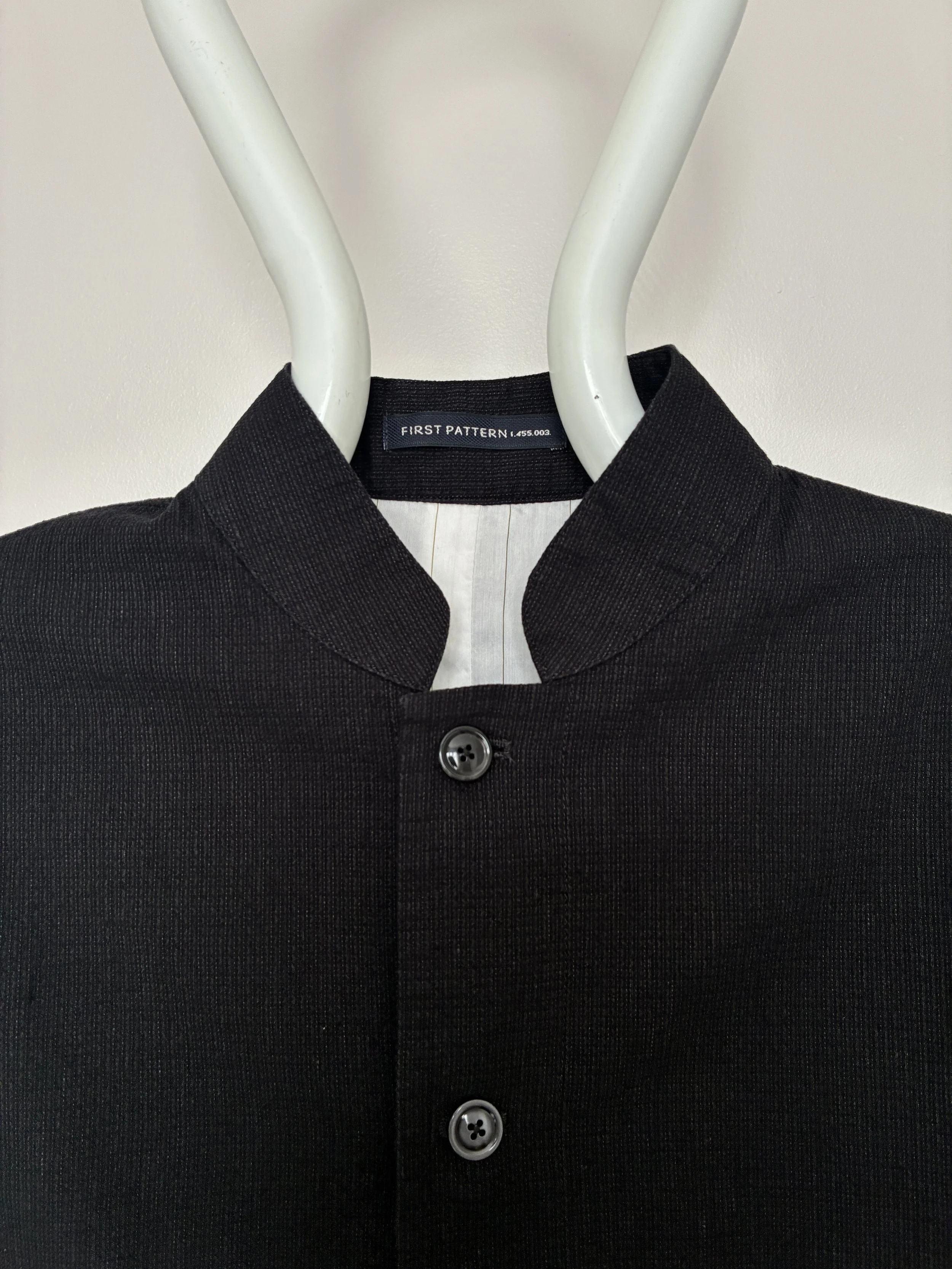Closeup of collar of Charcoal 1st PAT-RN Woman Rei Jacket on mannequin
