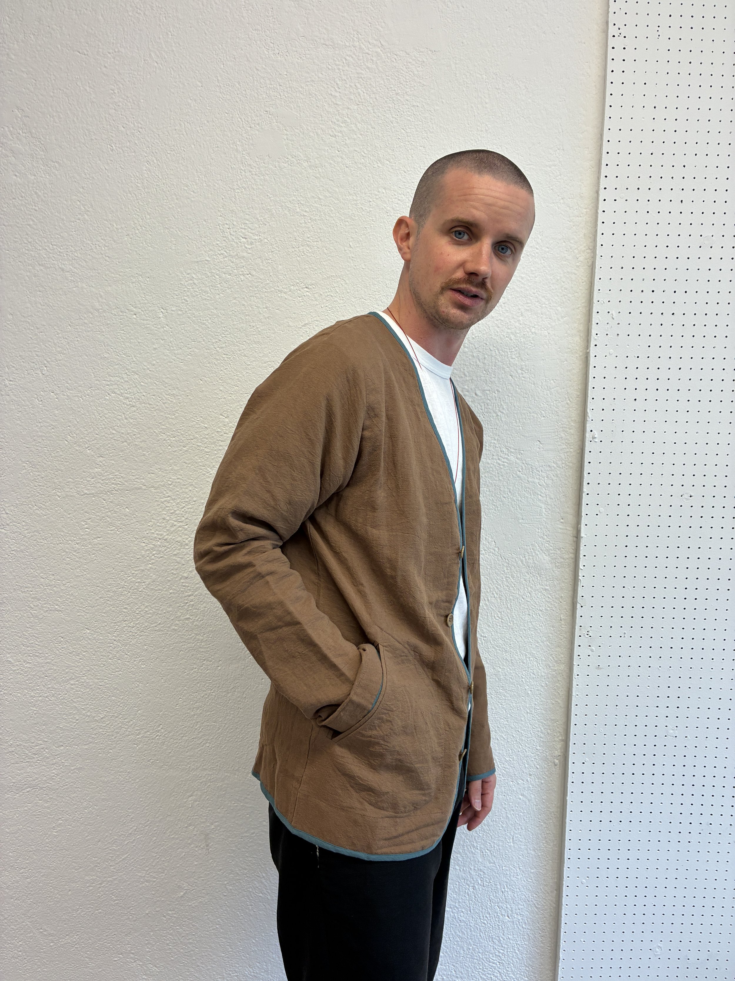 Man wearing Brown Teal Frank Leder Linen Cotton Jacket over white t shirt with hand in pocket