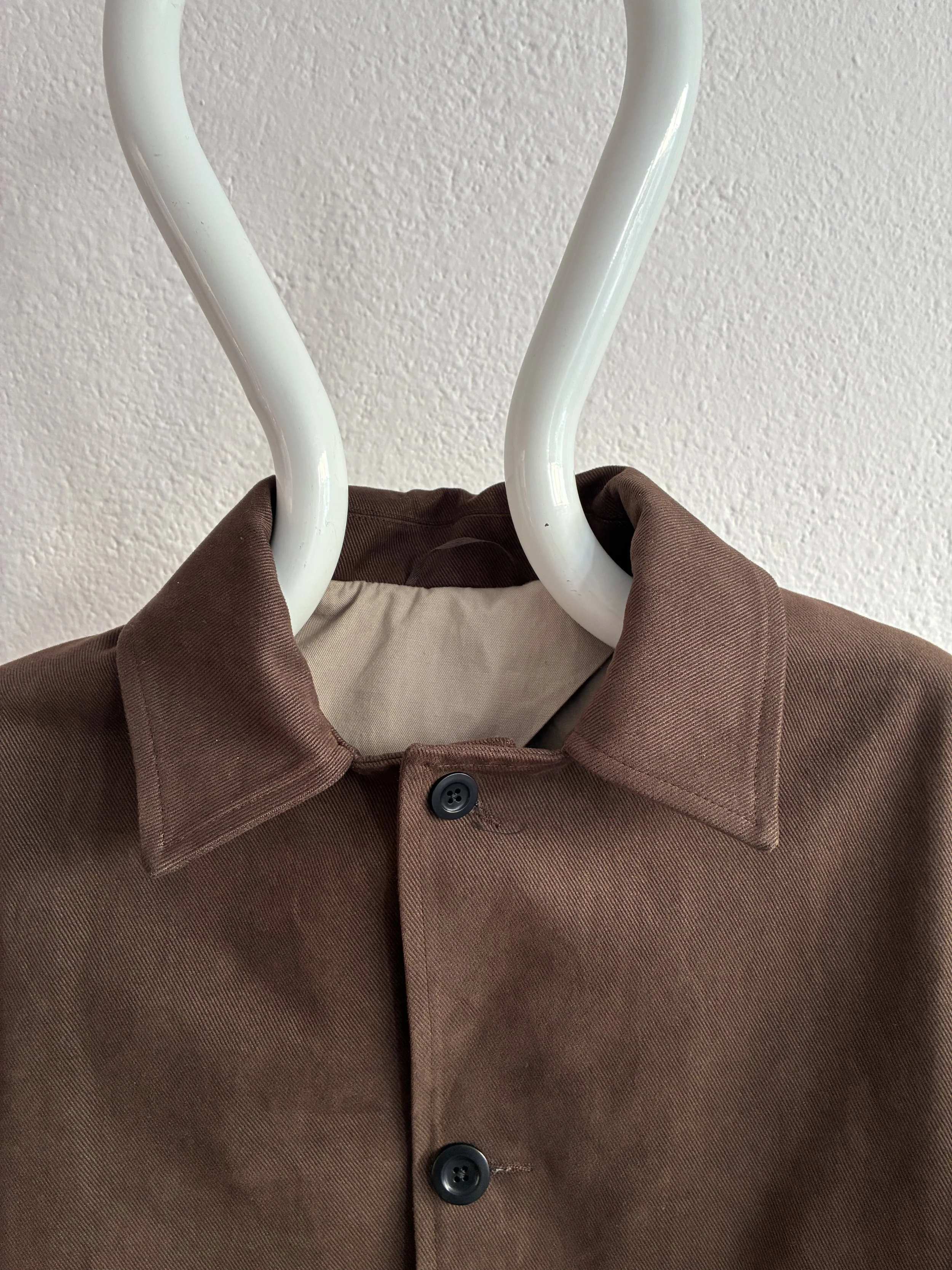 Closeup of collar of Brown Conkers Bruton Blazer Jacket on mannequin