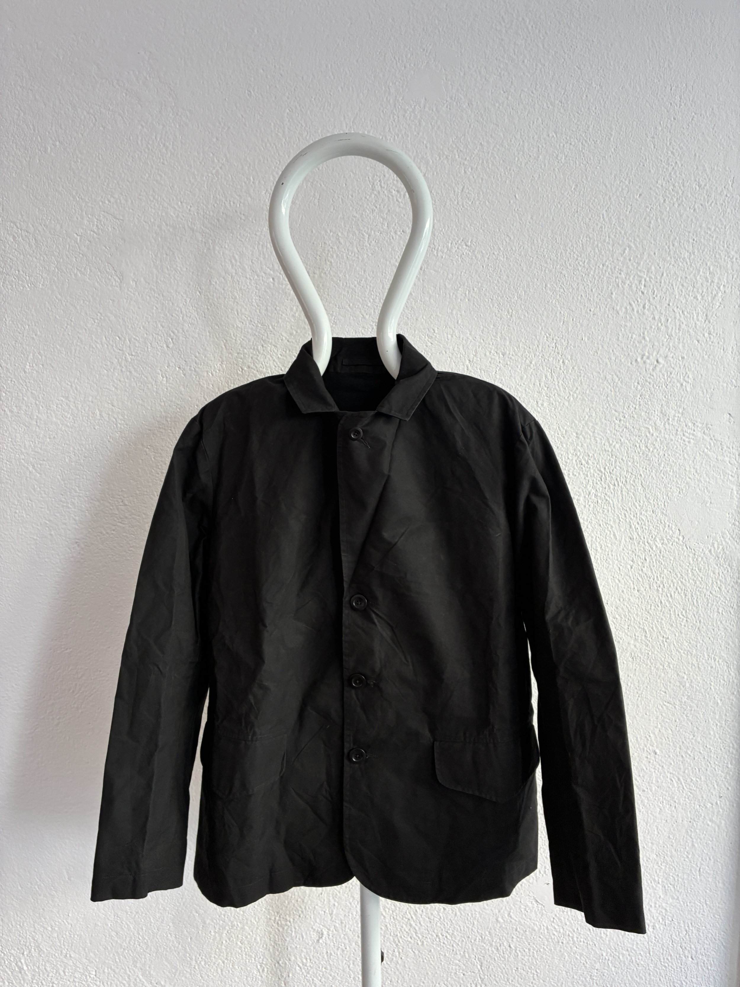 Black Conkers Rambler Blazer on mannequin buttoned up