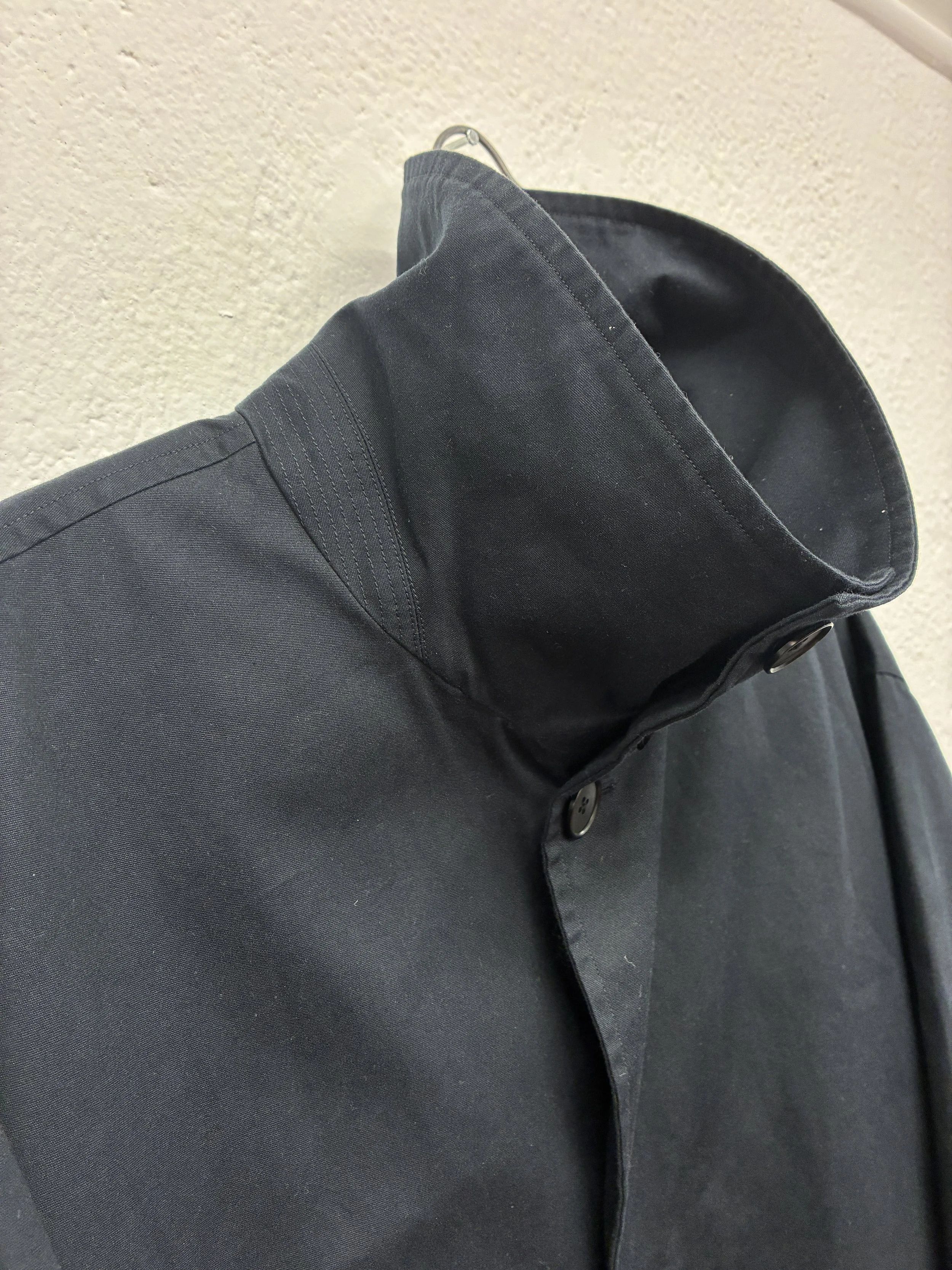 Closeup of collar of Navy De Dam Foundation Cotton Gabardine Trench Coat