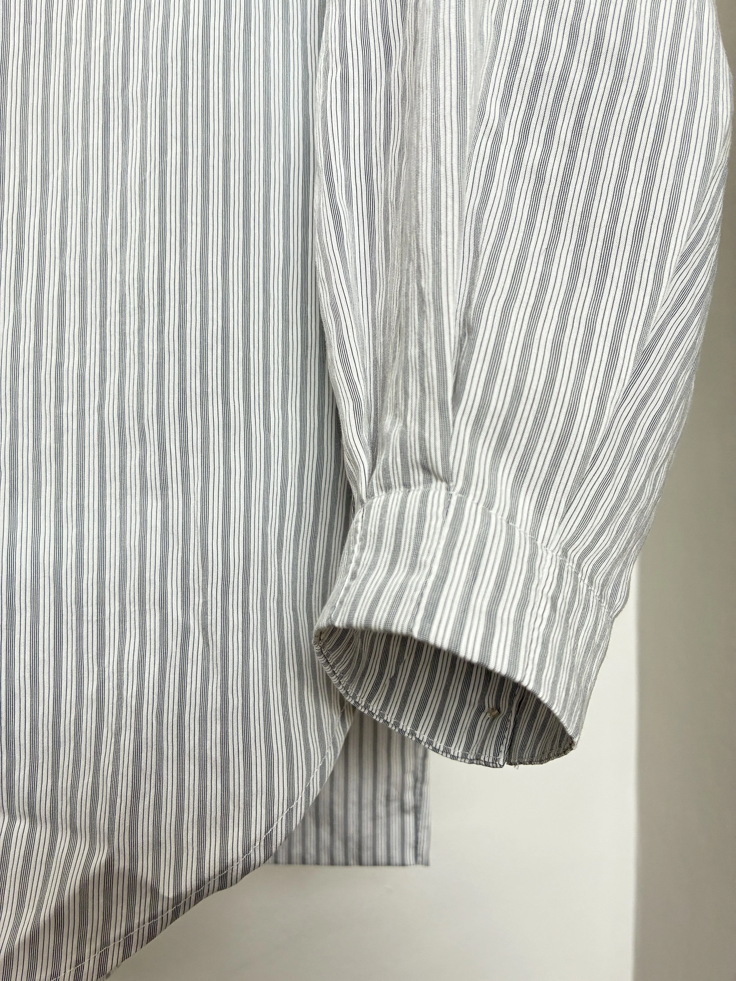 Closeup of cuffs of 1st PAT-RN Woman Modula Shirt in Fine Stripes