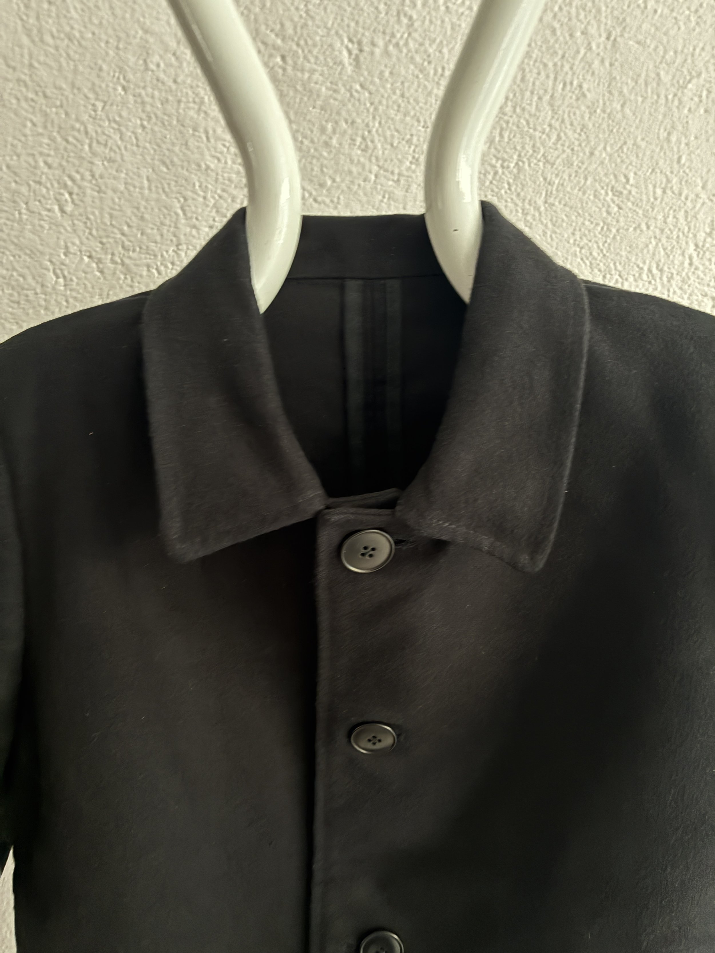 Mannequin wears Black Frank Leder Deutschleder Jacket, collar closeup