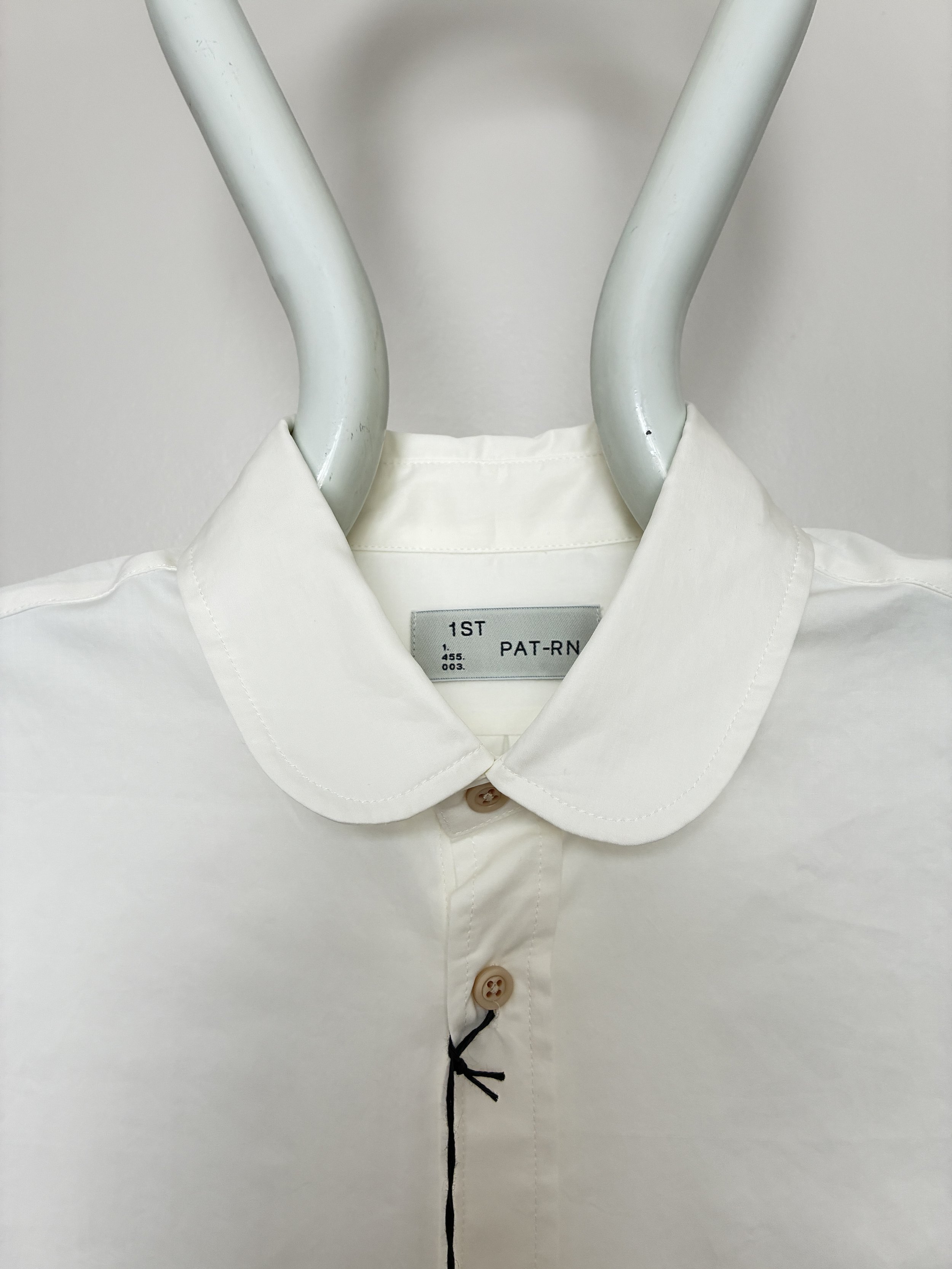 Closeup of collar of White 1st PAT-RN Boston Shirt on mannequin