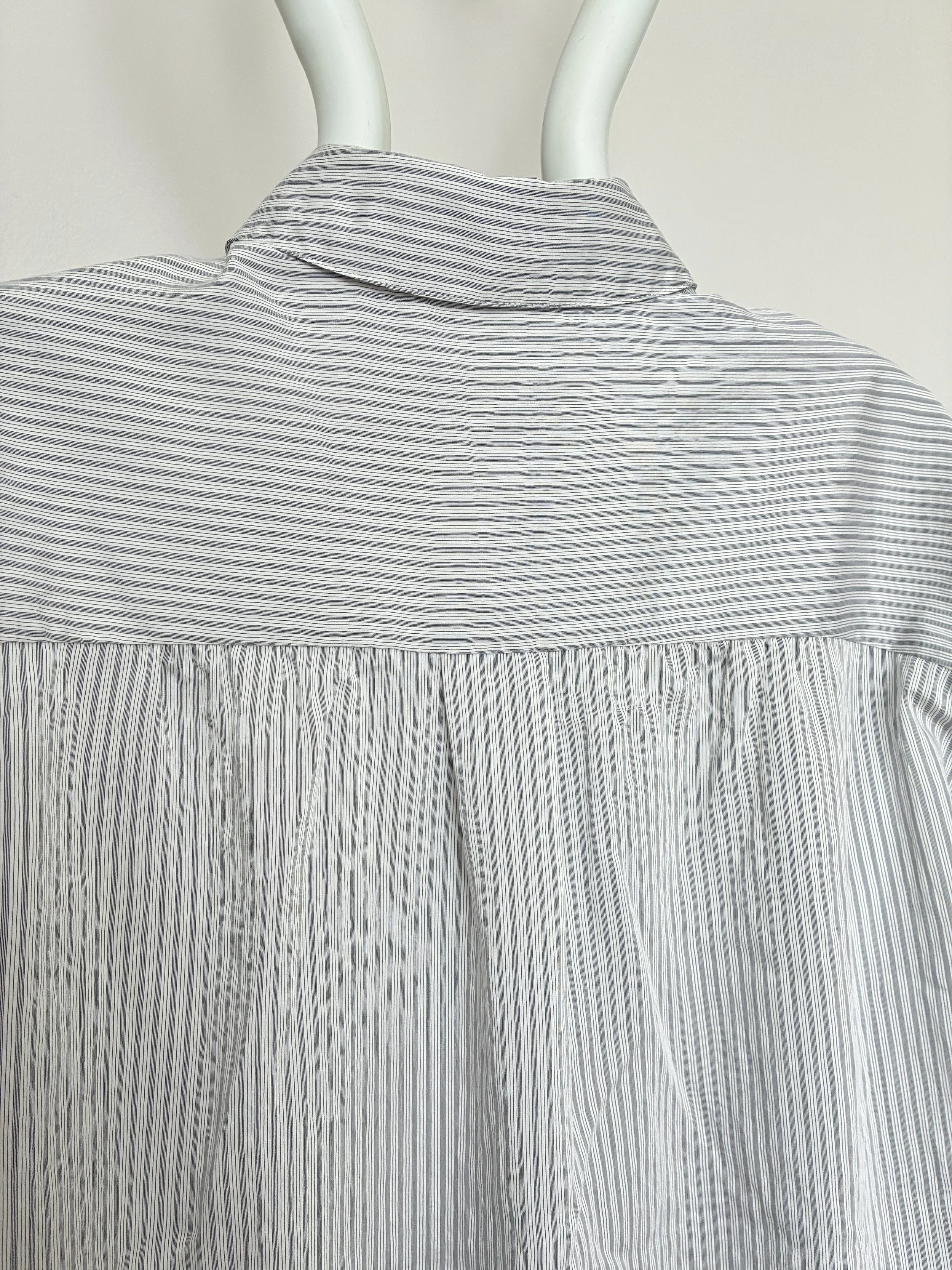 Closeup of back of 1st PAT-RN Woman Modula Shirt in Fine Stripes