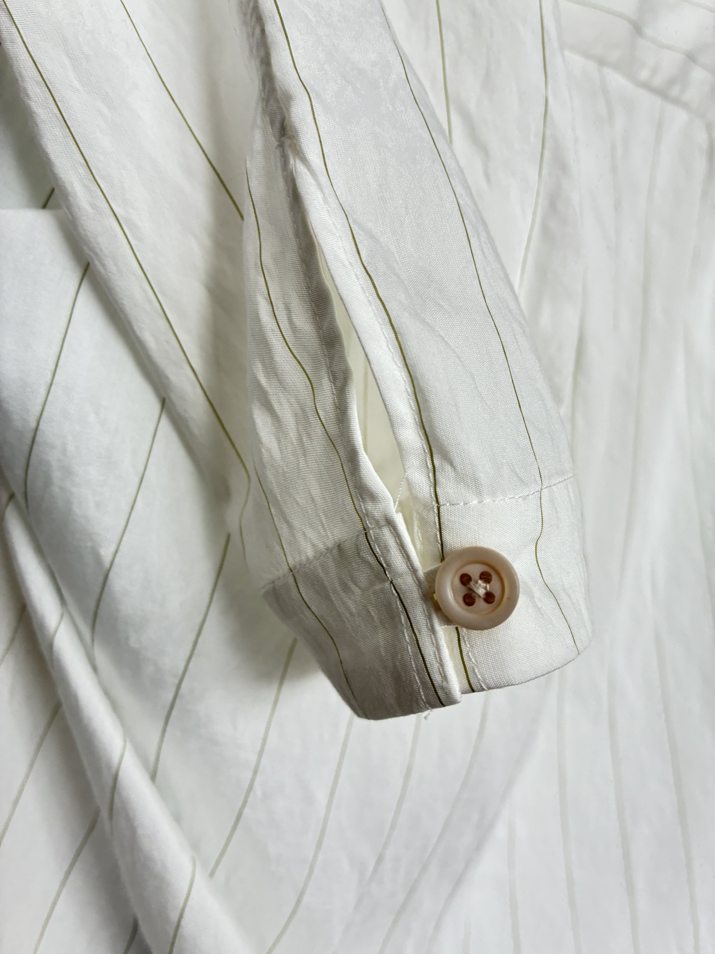 Closeup of button loop cuffs on 1st PAT-RN Woman Modula Shirt in Tailored Stripes