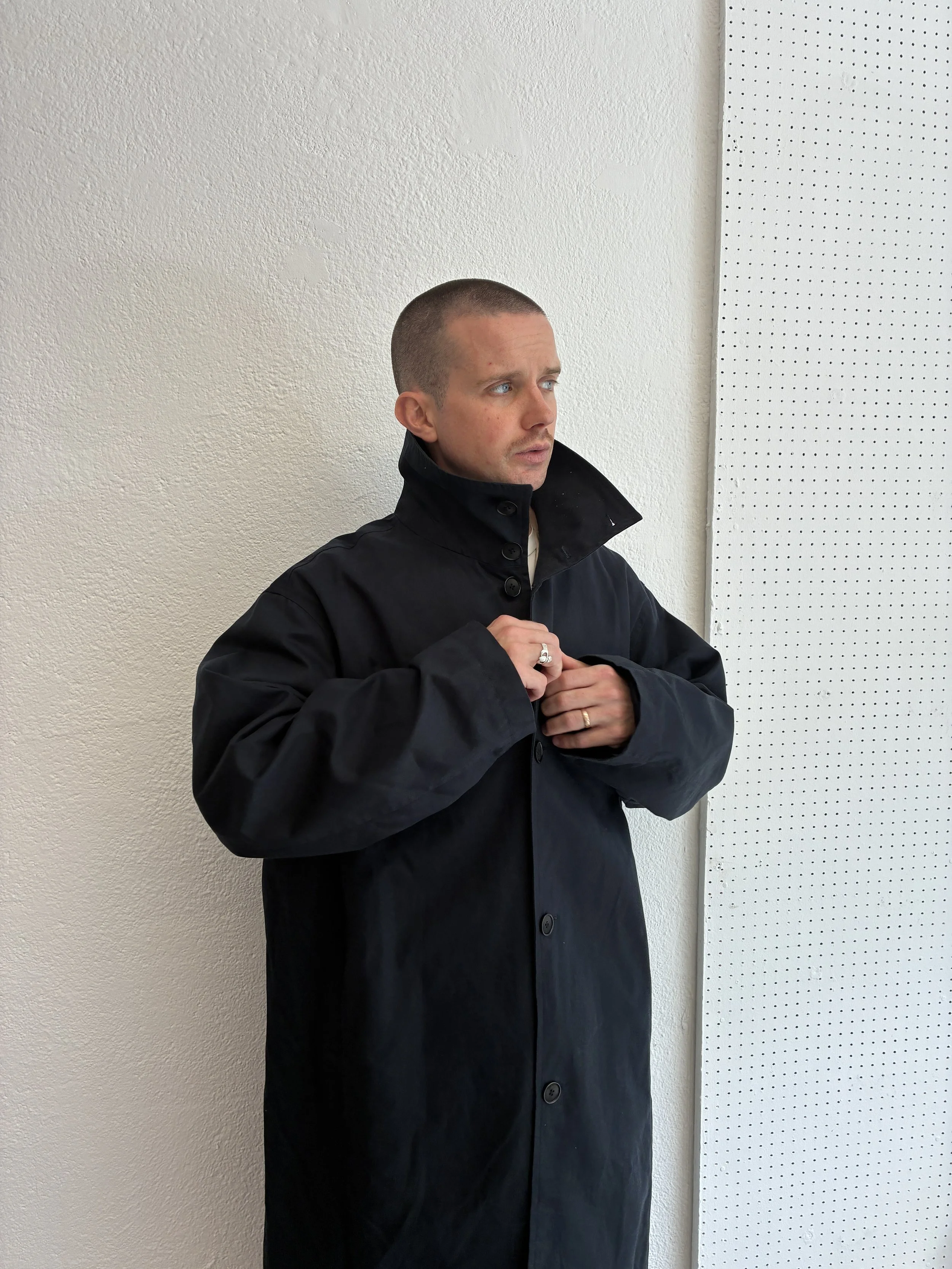 Man buttoning Navy De Dam Foundation Cotton Gabardine Trench Coat