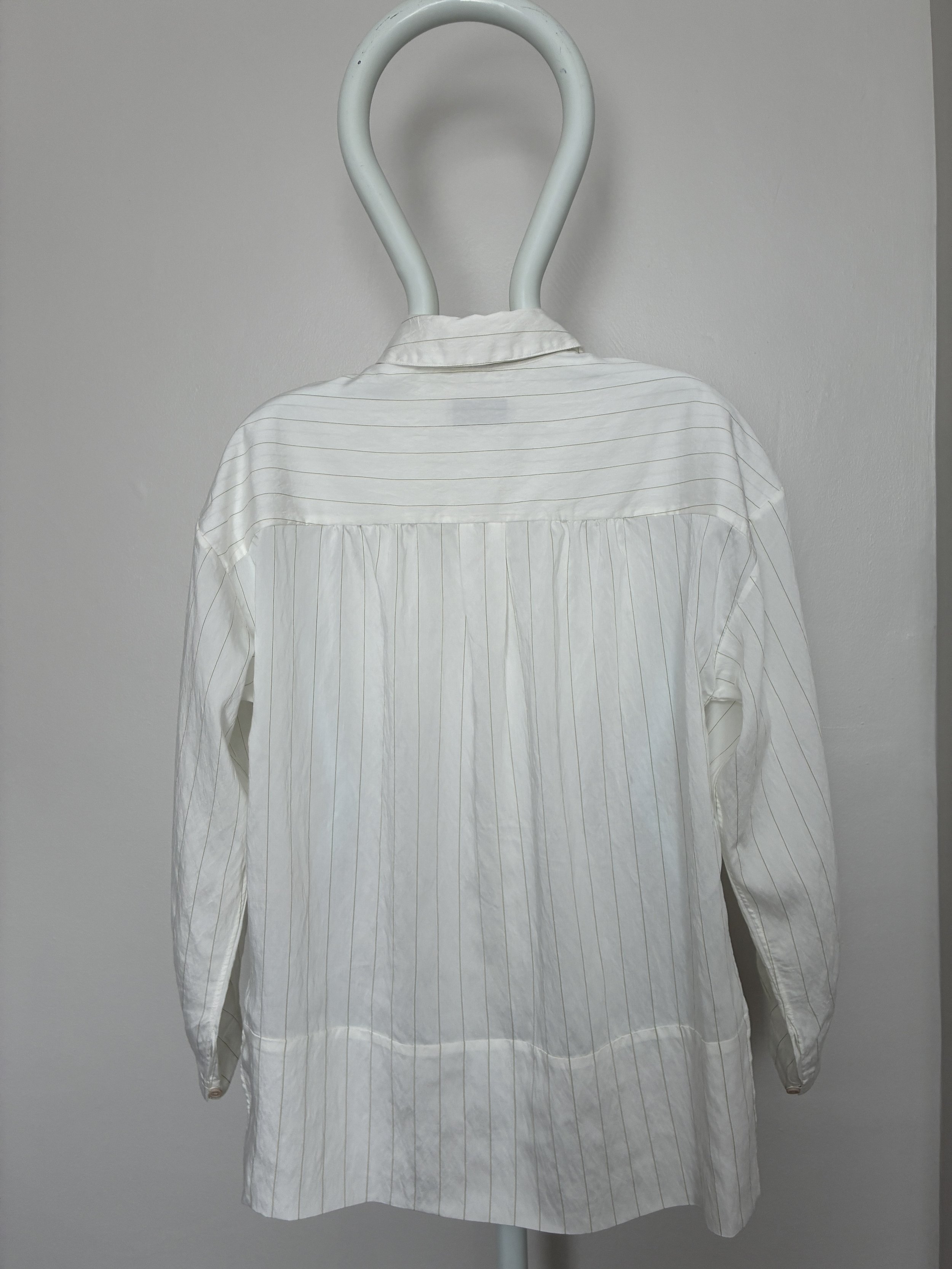 Back of 1st PAT-RN Woman Modula Shirt in Tailored Stripes on mannequin