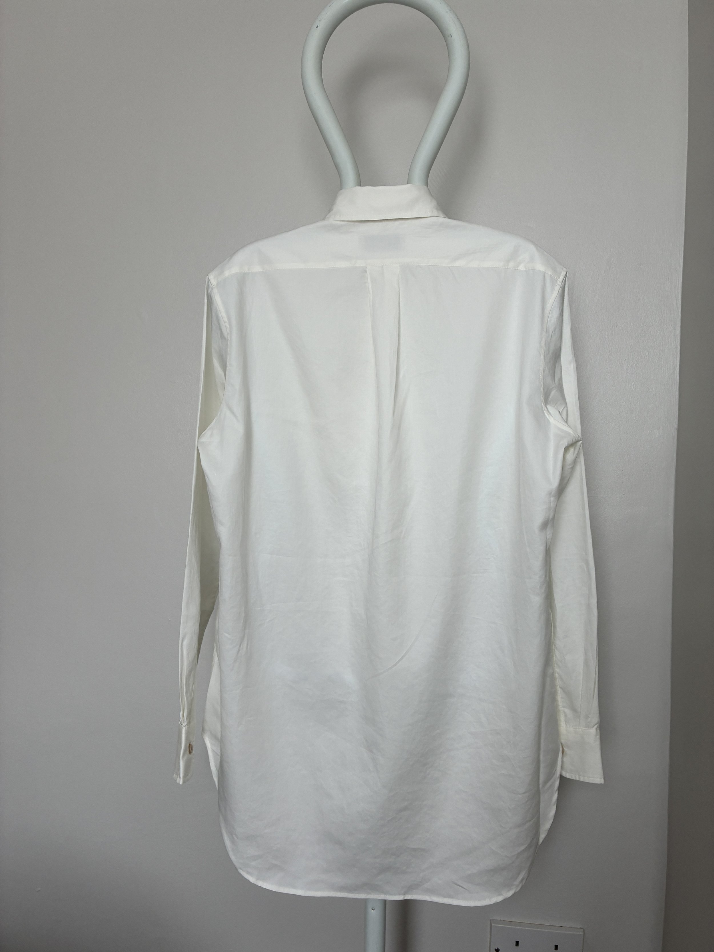 Back of White 1st PAT-RN Boston Shirt on mannequin