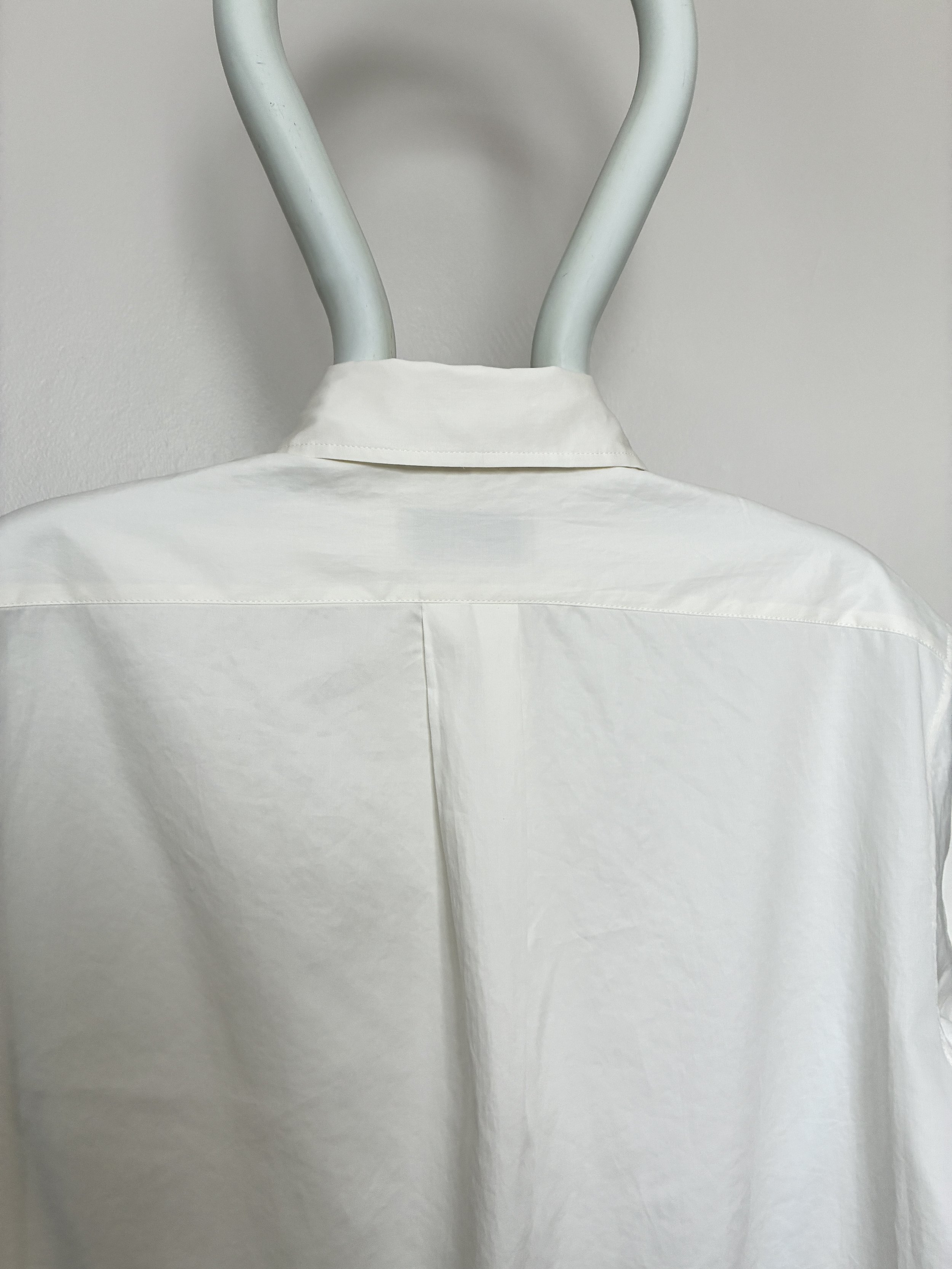 Closeup of back of White 1st PAT-RN Boston Shirt on mannequin