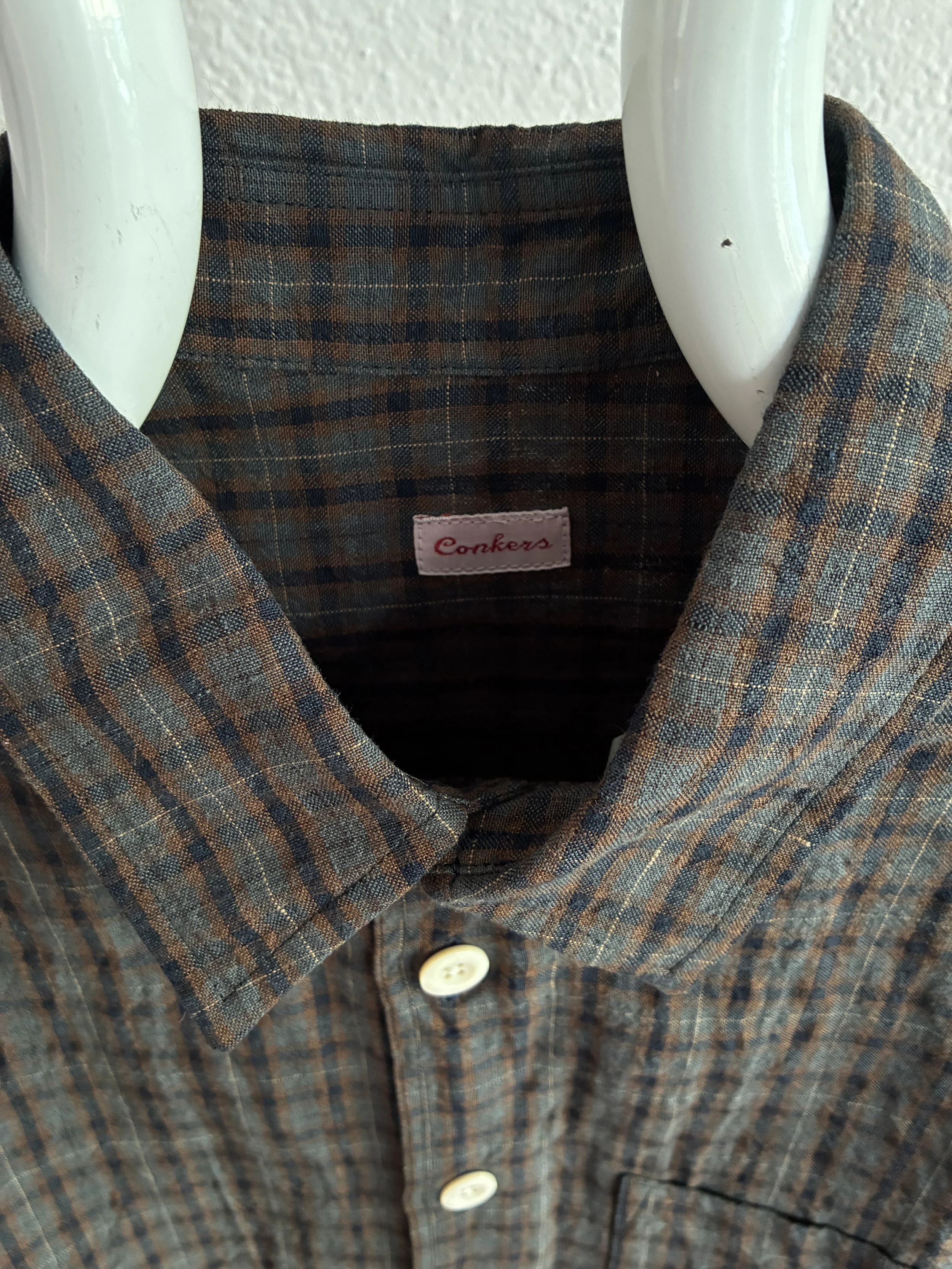 Closeup of collar of Dusk Conkers Relaxed Farmer Shirt on mannequin