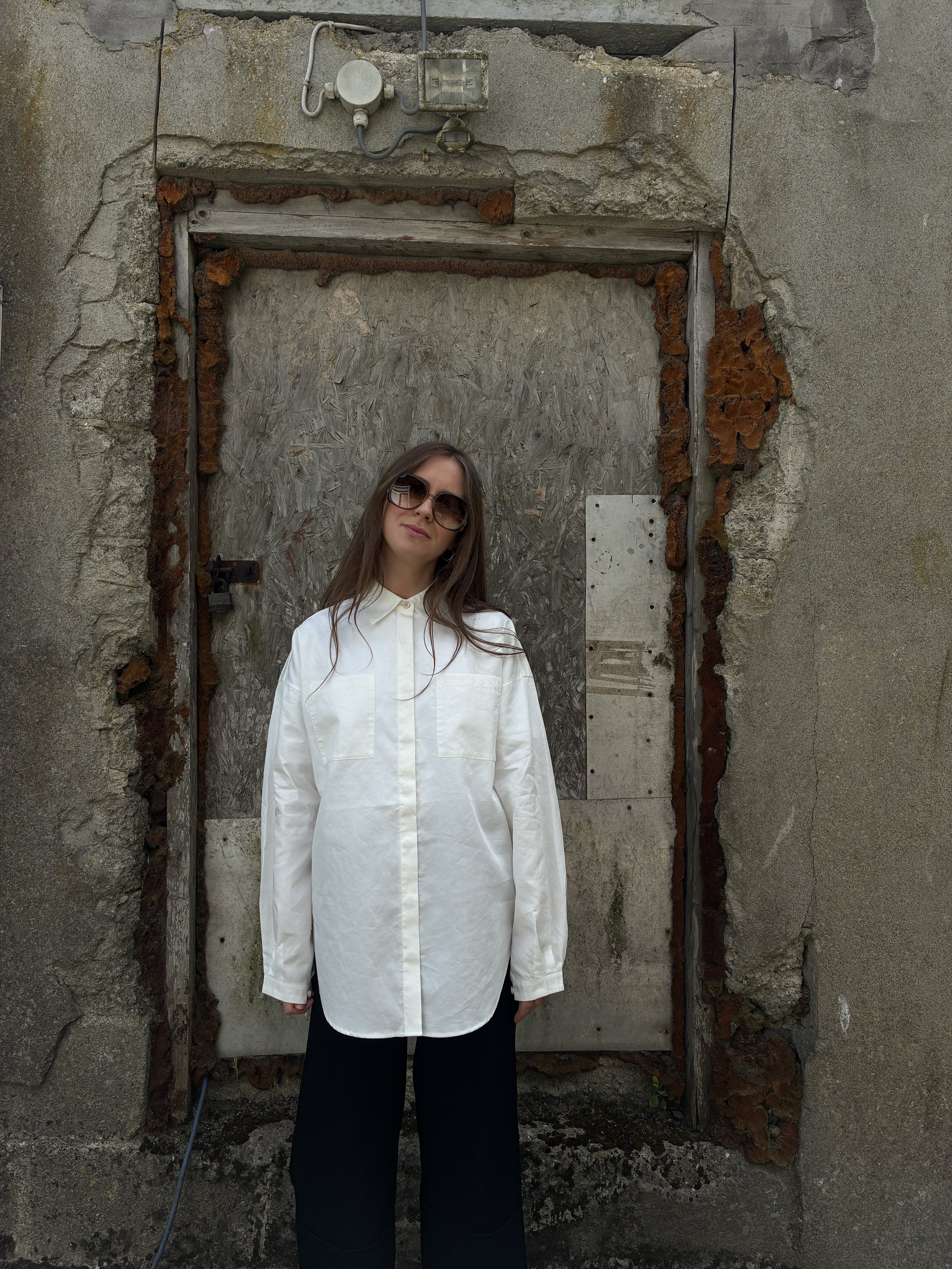 Woman in front of wall wearing White 1st PAT-RN Woman Modula Shirt