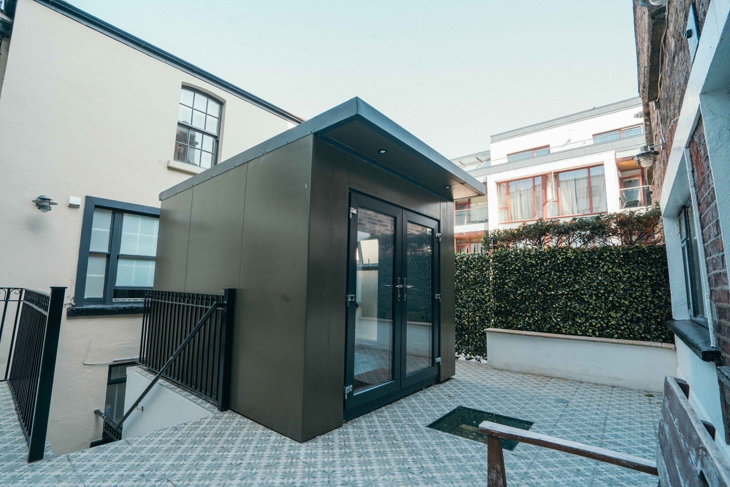 We have a range of dynamic spaces on offer including our outdoor meeting pod for warm weather days 😎⁠
⁠
Call us to arrange a no obligations visit to check it out, alongside many more modern facilities on offer to all our clients.
