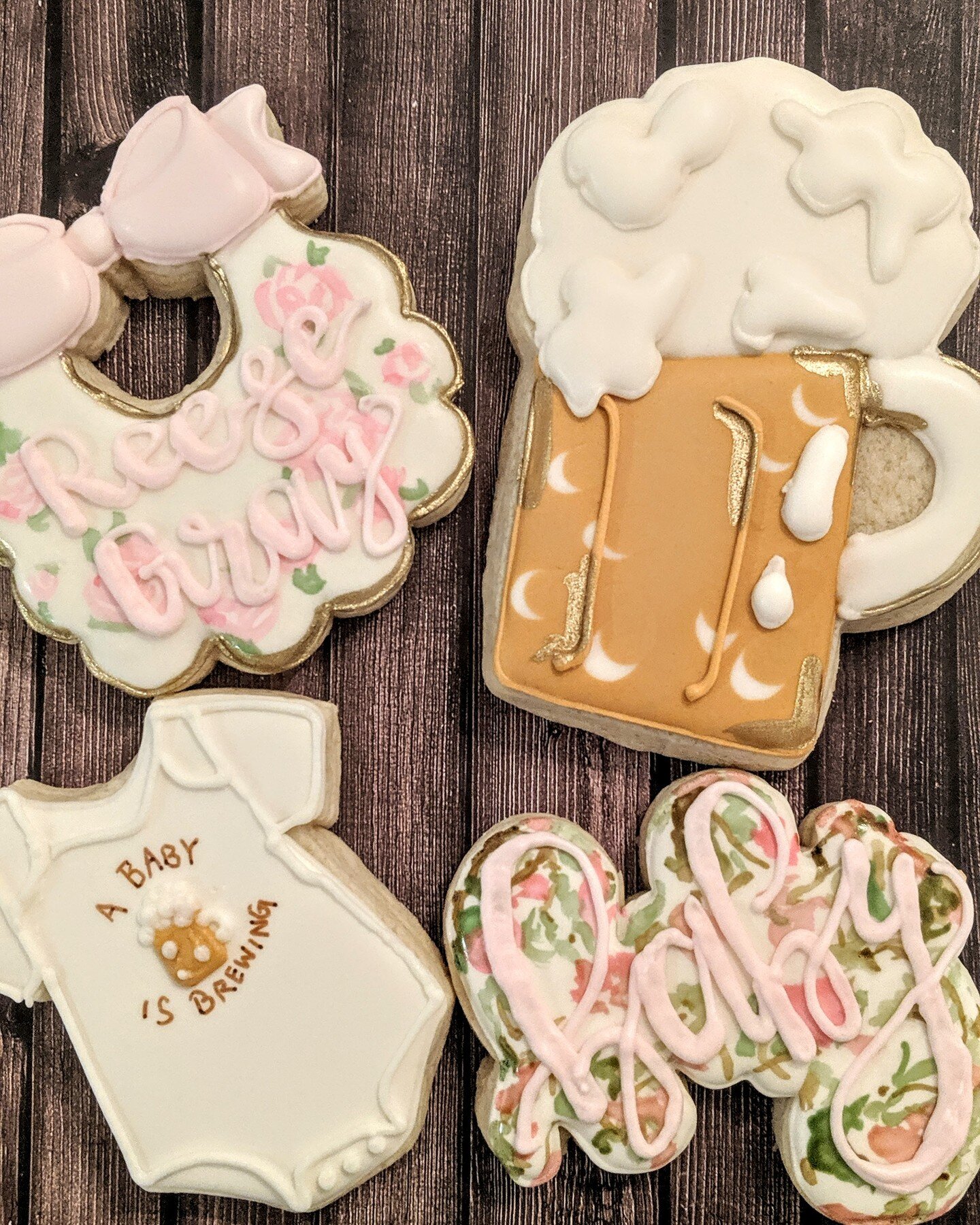 #sugarcookiesofinstagram #cookiesofinstagram #royalicing #ababyisbrewing