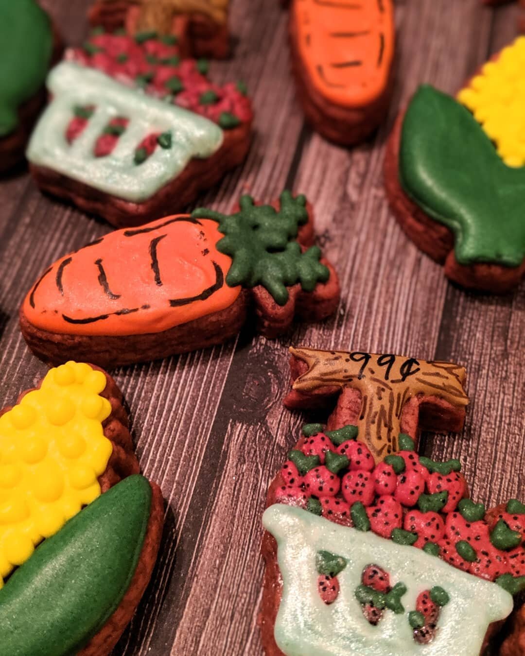 The mini farmer's market cookies :) Pen for scale 😂

#minicookies #minisugarcookies #cookiedecorating #sugarcookiesofinstagram #cookiesofinstagram