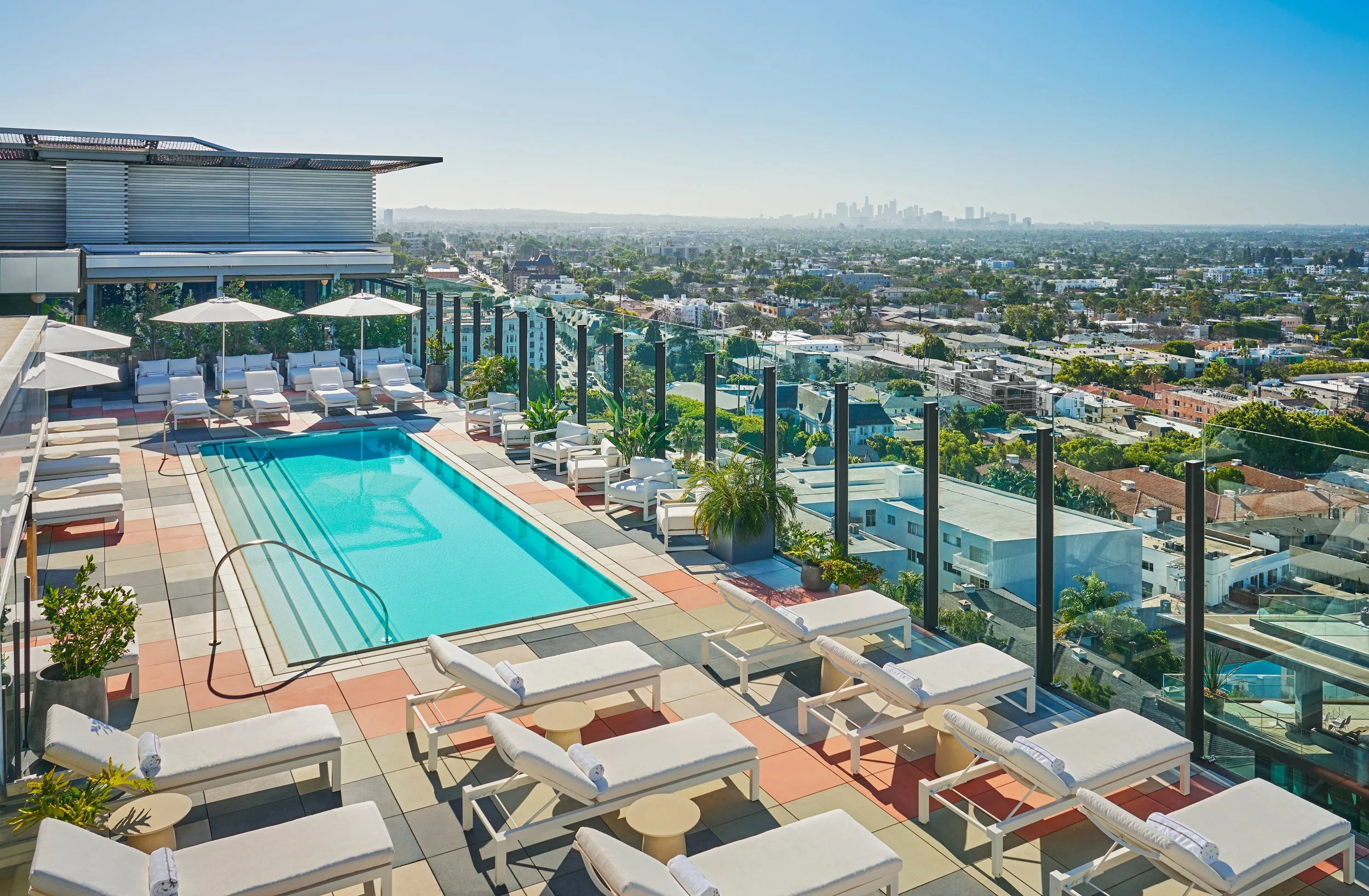 07 - Rooftop Pool.jpeg