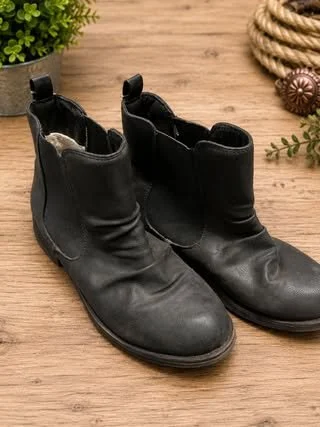 Consignment #454 - Taxi Women’s Heeled Boots